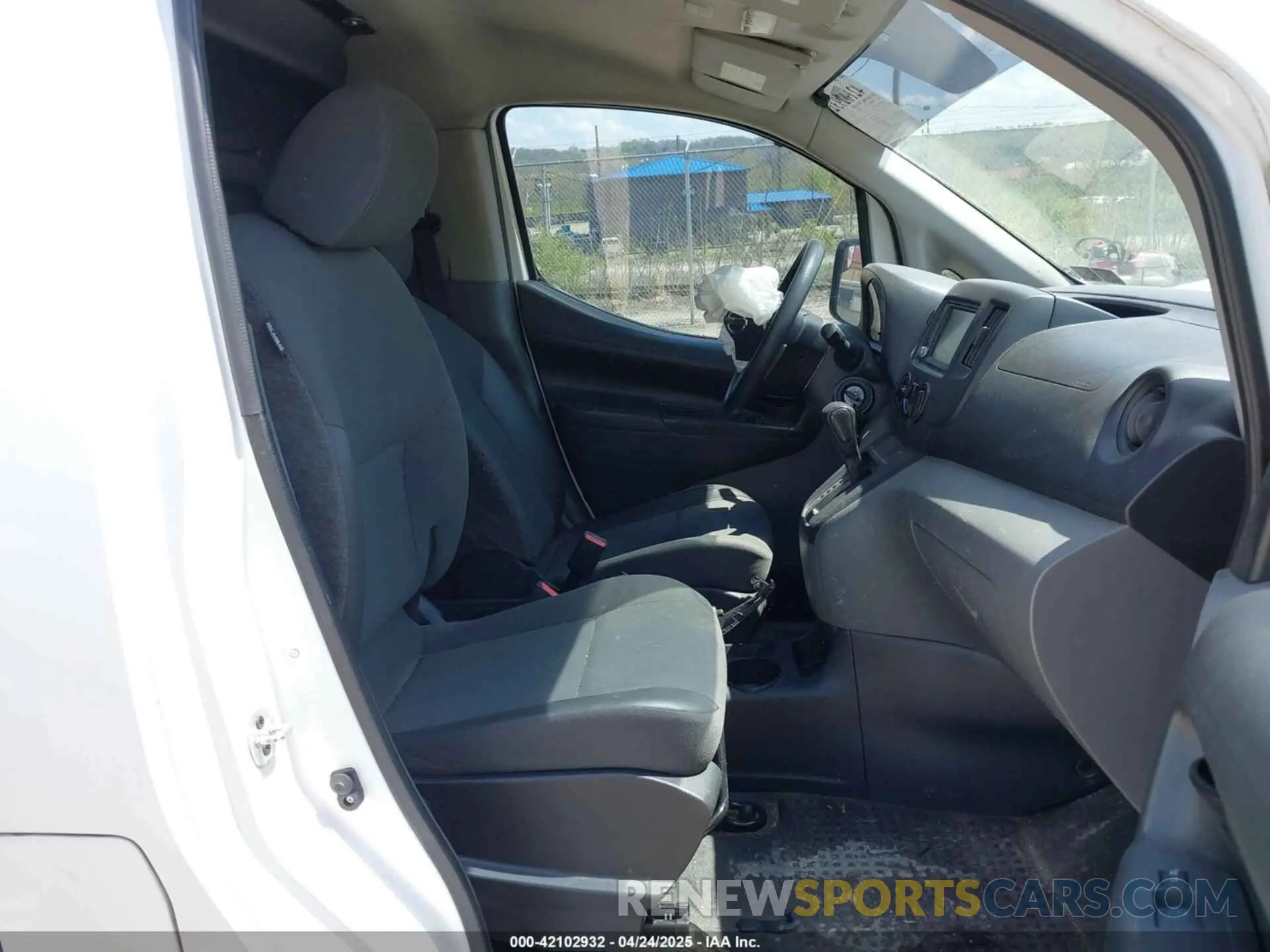 5 Photograph of a damaged car 3N6CM0KN6LK702859 NISSAN NV200  CARGO 2020