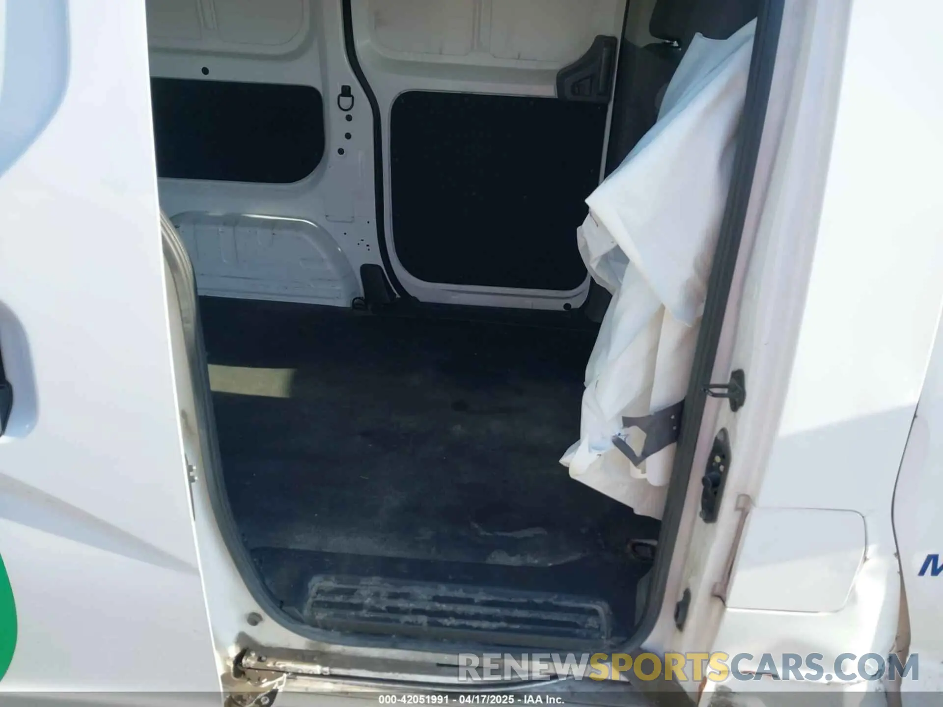 8 Photograph of a damaged car 3N6CM0KN7LK705236 NISSAN NV200  CARGO 2020