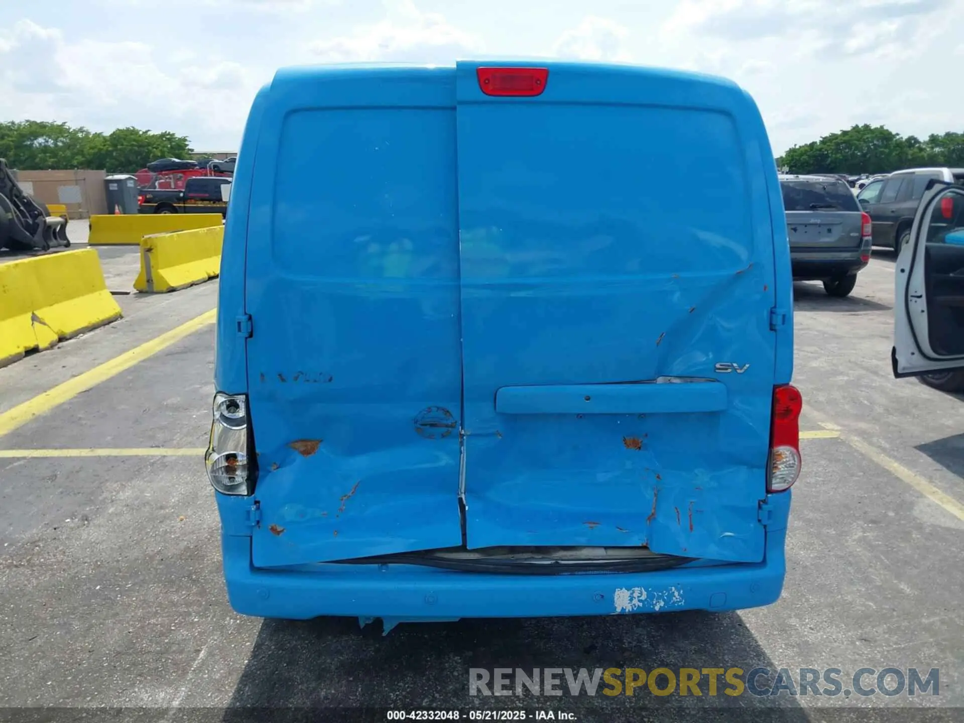 16 Photograph of a damaged car 3N6CM0KN0MK693609 NISSAN NV200  CARGO 2021