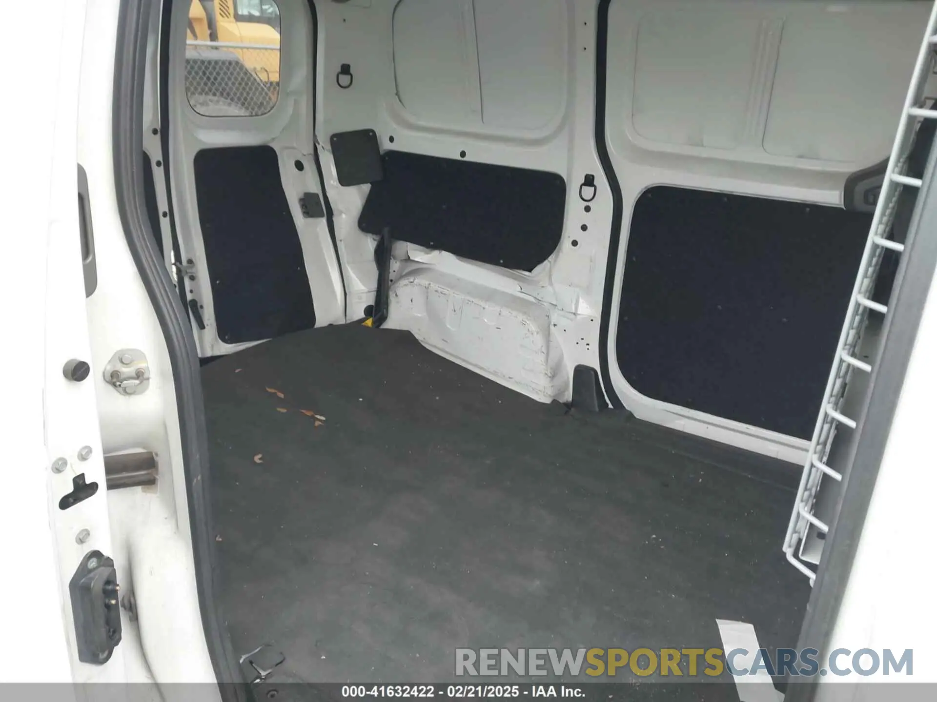 8 Photograph of a damaged car 3N6CM0KN0MK703362 NISSAN NV200  CARGO 2021