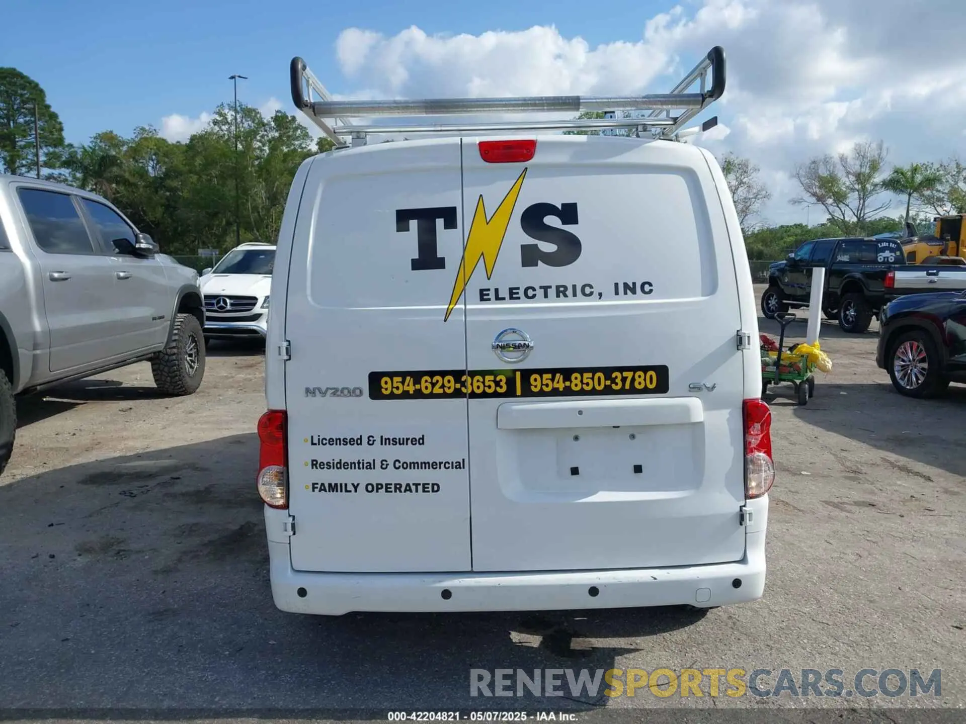17 Photograph of a damaged car 3N6CM0KN8MK693664 NISSAN NV200  CARGO 2021