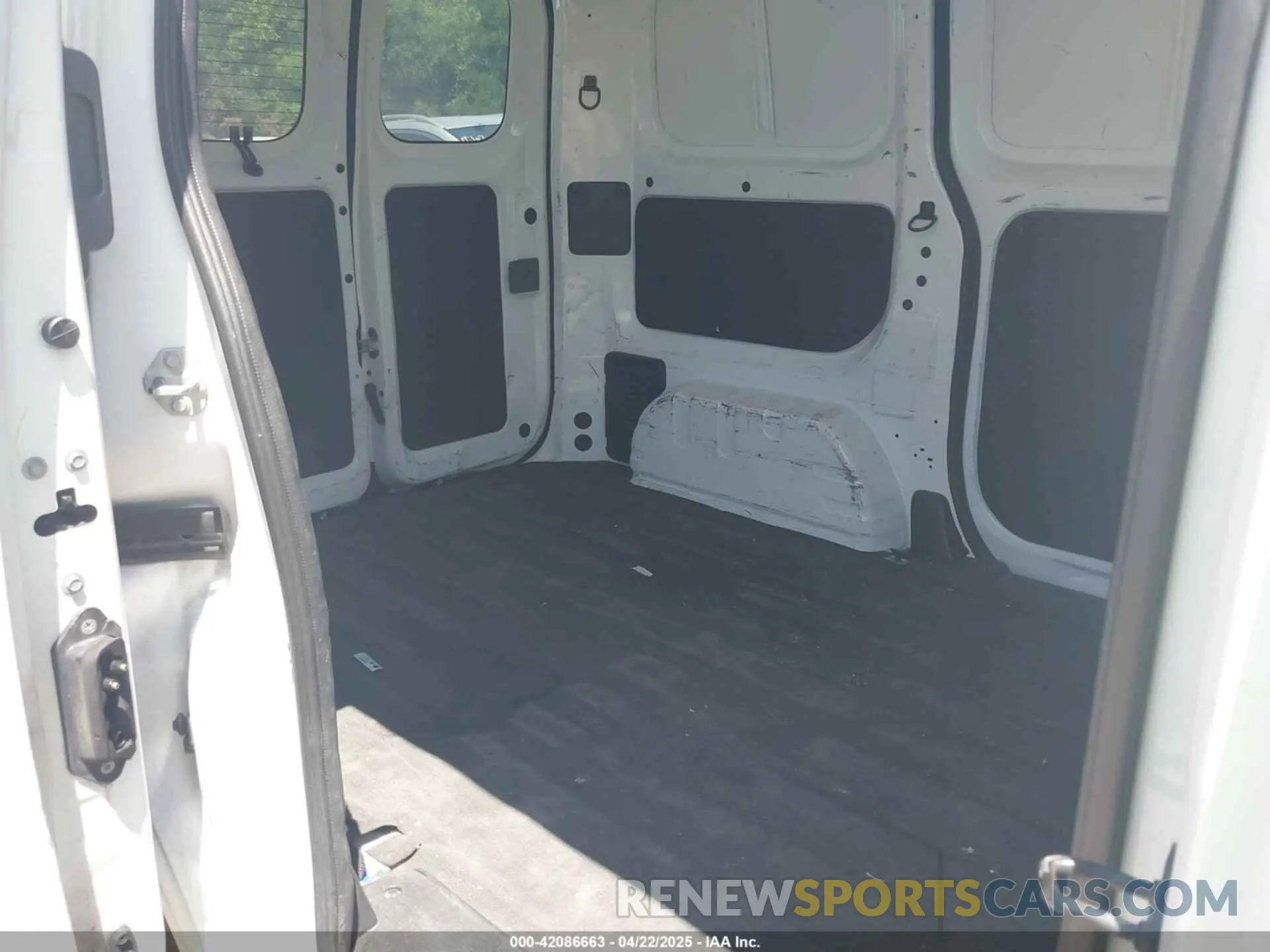 8 Photograph of a damaged car 3N6CM0KN9MK701951 NISSAN NV200  CARGO 2021