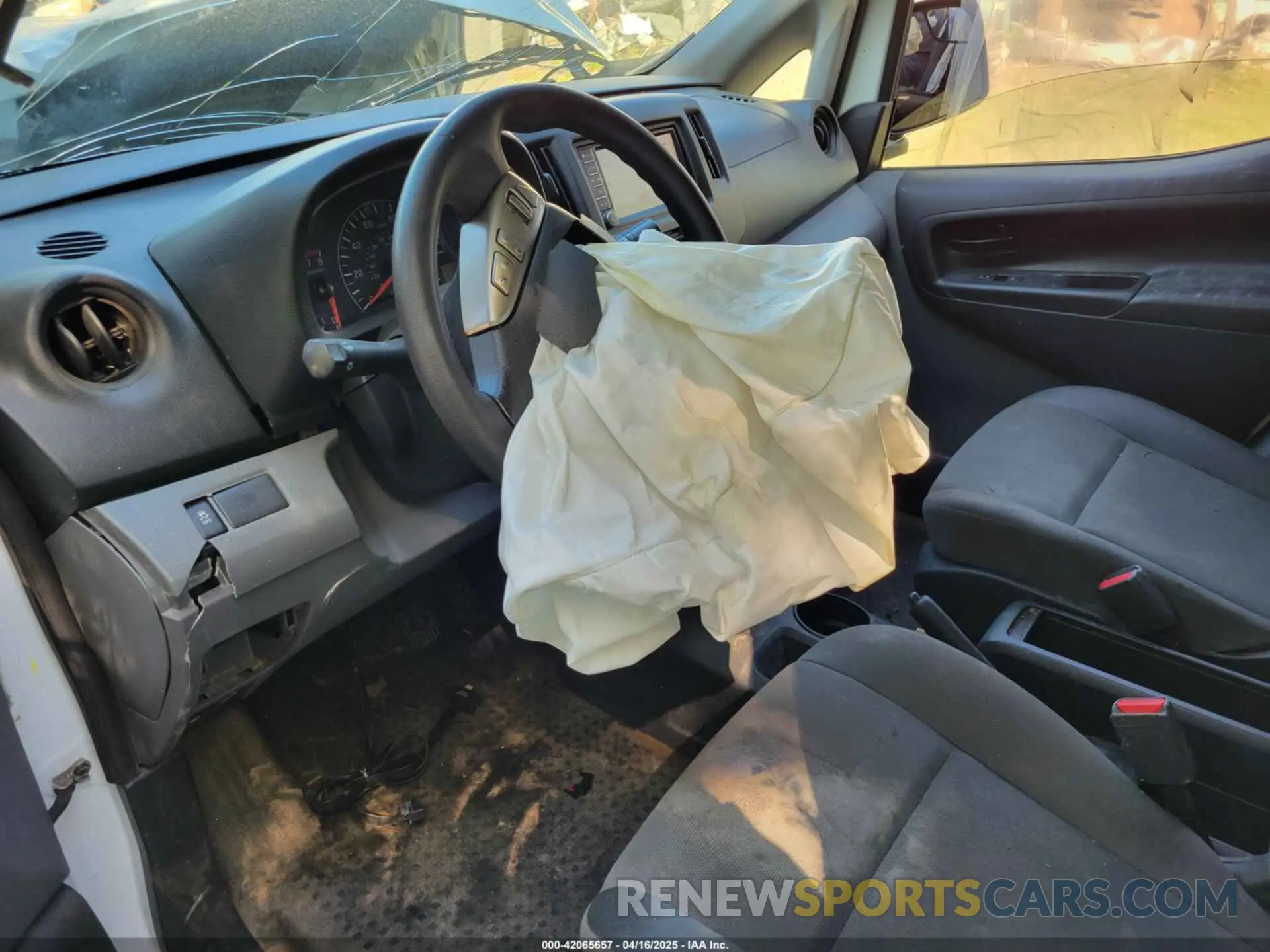 5 Photograph of a damaged car 3N6CM0KN0LK696038 NISSAN NV200 COMPACT CARGO 2020