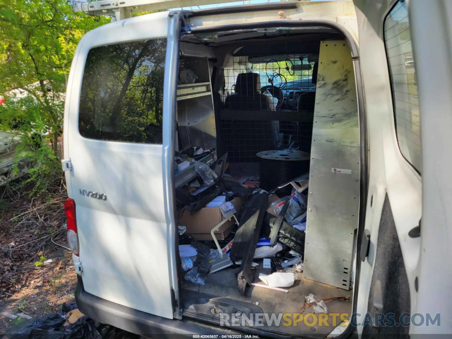 8 Photograph of a damaged car 3N6CM0KN0LK696038 NISSAN NV200 COMPACT CARGO 2020