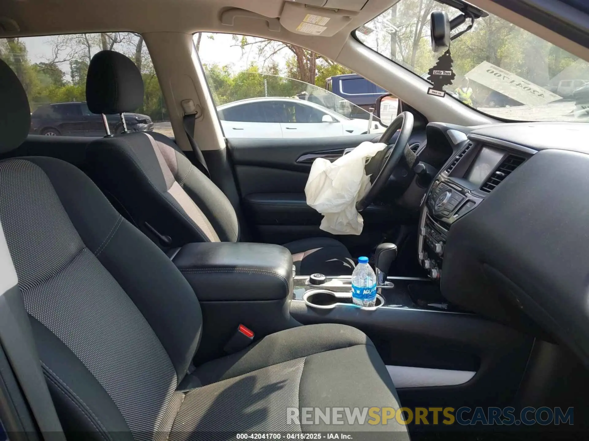 5 Photograph of a damaged car 5N1DR2MM0KC577690 NISSAN PATHFINDER 2019