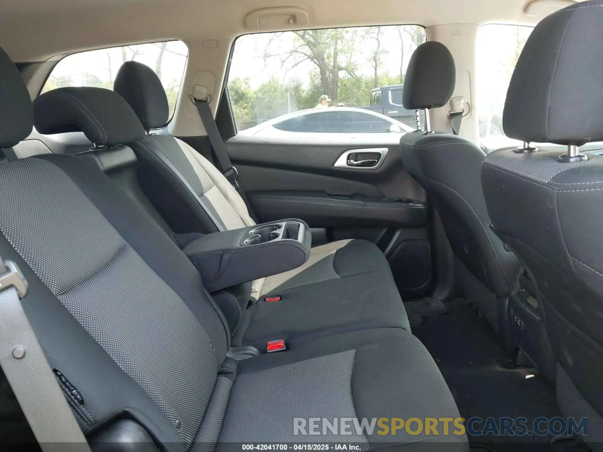 8 Photograph of a damaged car 5N1DR2MM0KC577690 NISSAN PATHFINDER 2019