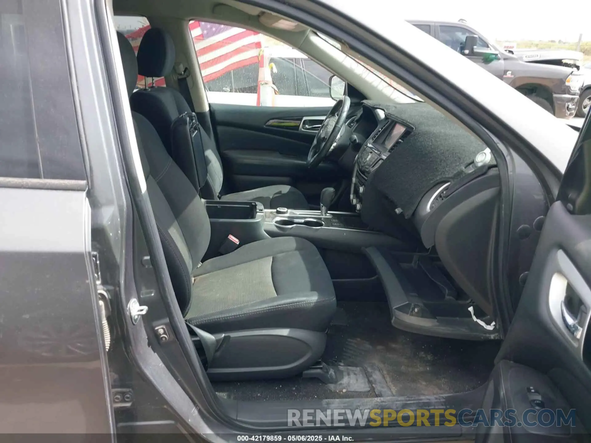 5 Photograph of a damaged car 5N1DR2MM0KC595624 NISSAN PATHFINDER 2019