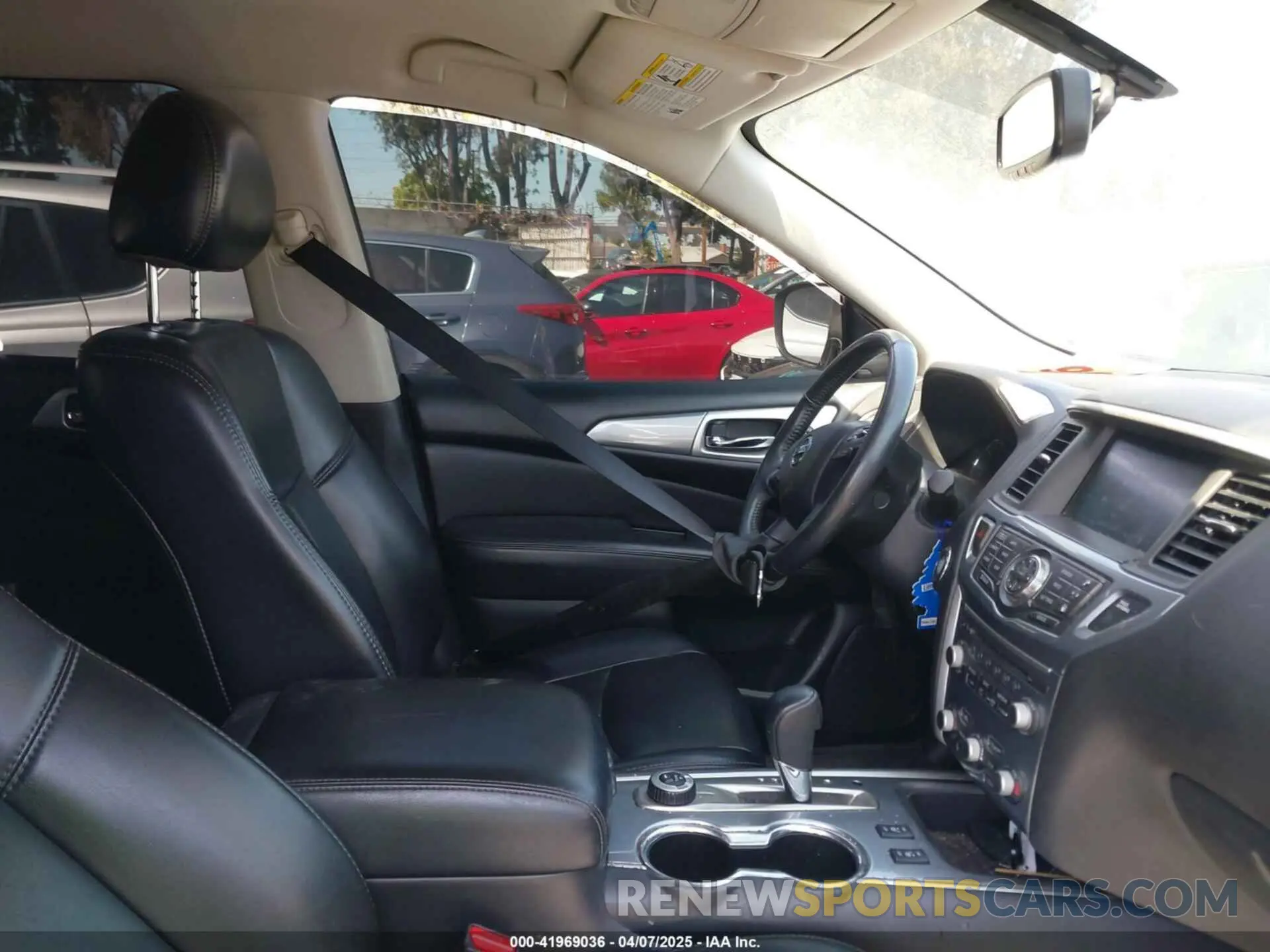 5 Photograph of a damaged car 5N1DR2MM2KC606350 NISSAN PATHFINDER 2019