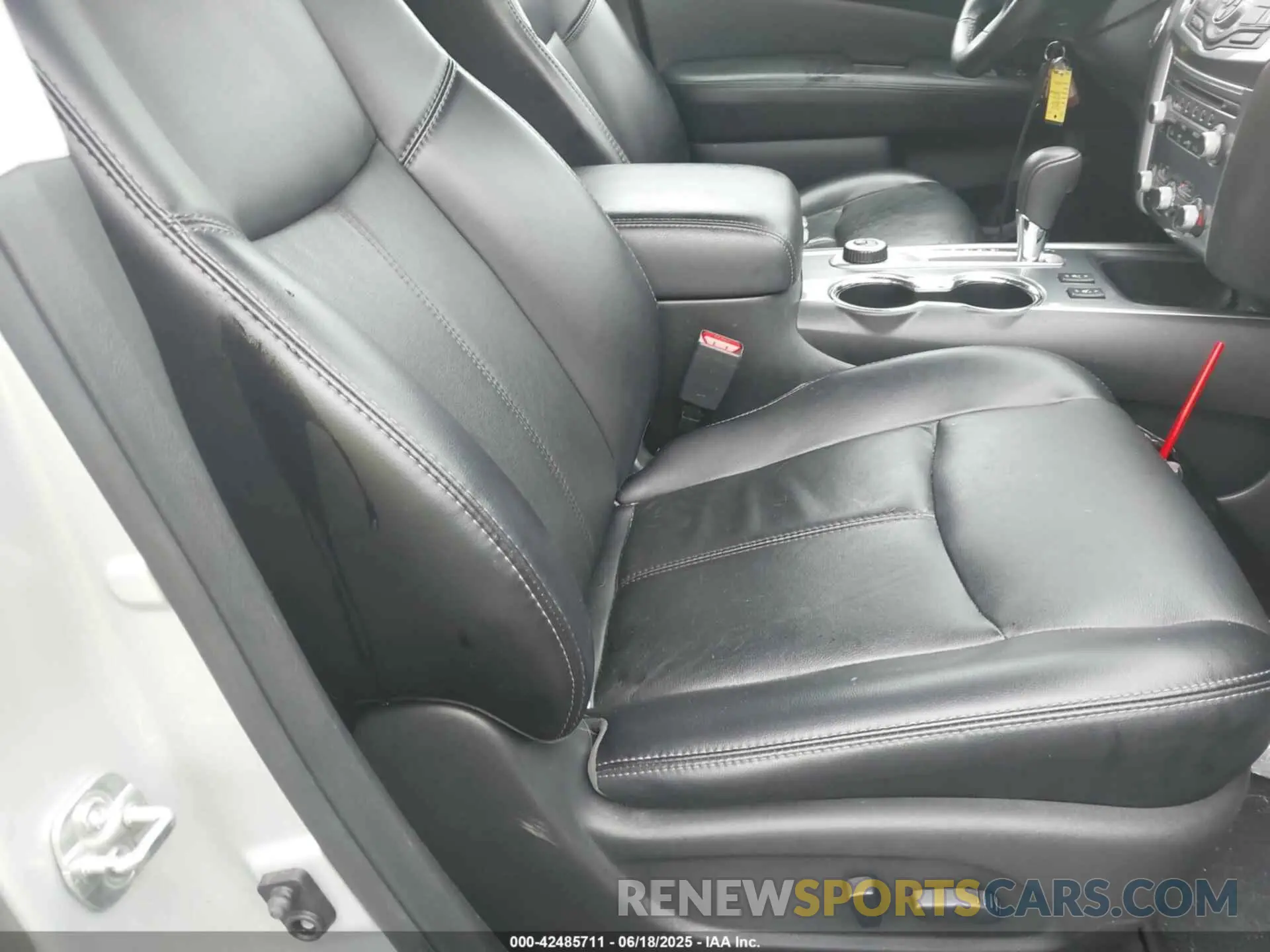 5 Photograph of a damaged car 5N1DR2MM2KC621799 NISSAN PATHFINDER 2019