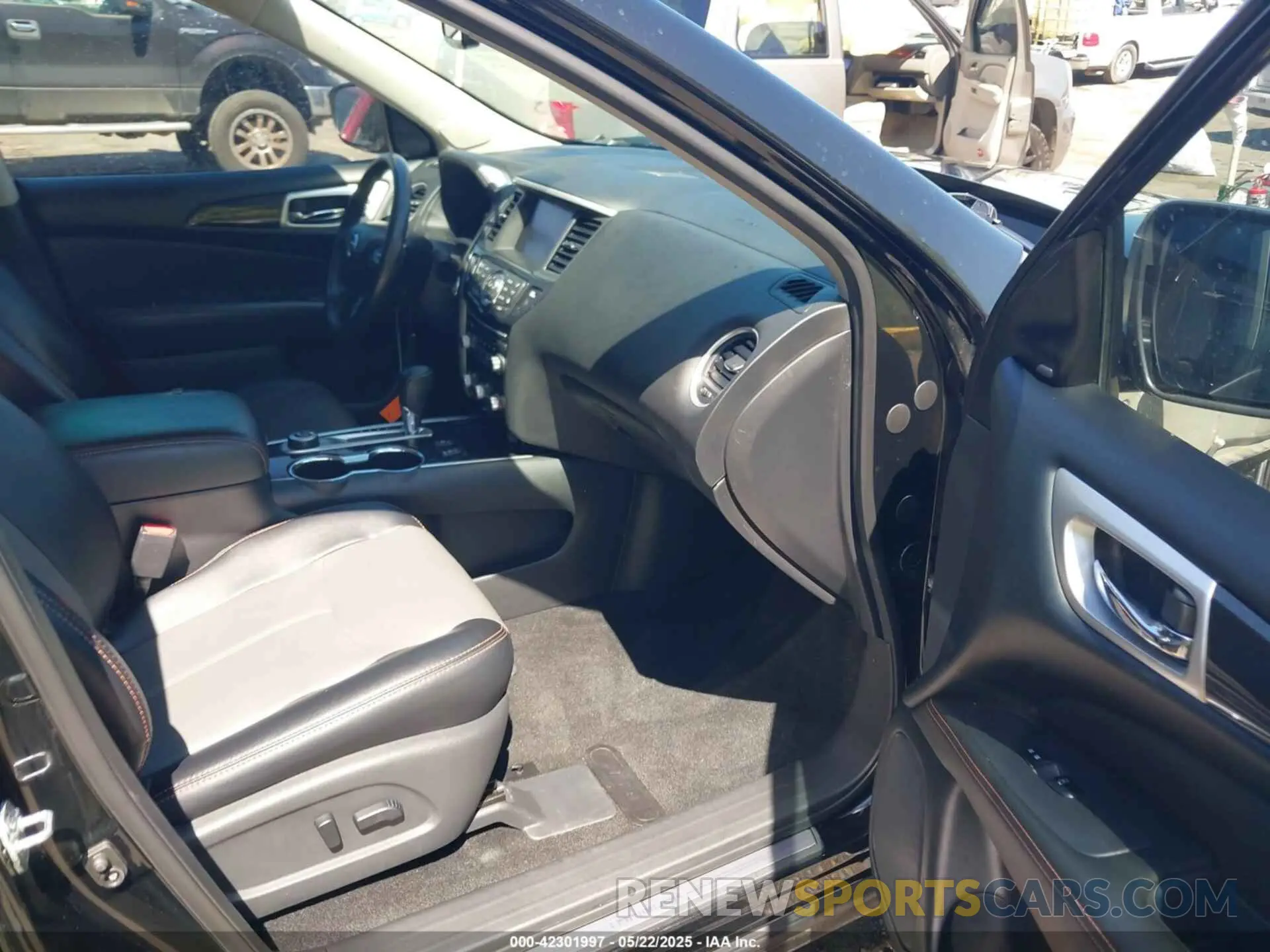 5 Photograph of a damaged car 5N1DR2MM2KC642006 NISSAN PATHFINDER 2019