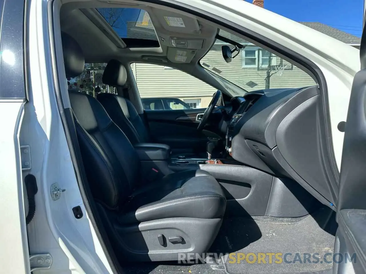 8 Photograph of a damaged car 5N1DR2MM3KC585329 NISSAN PATHFINDER 2019