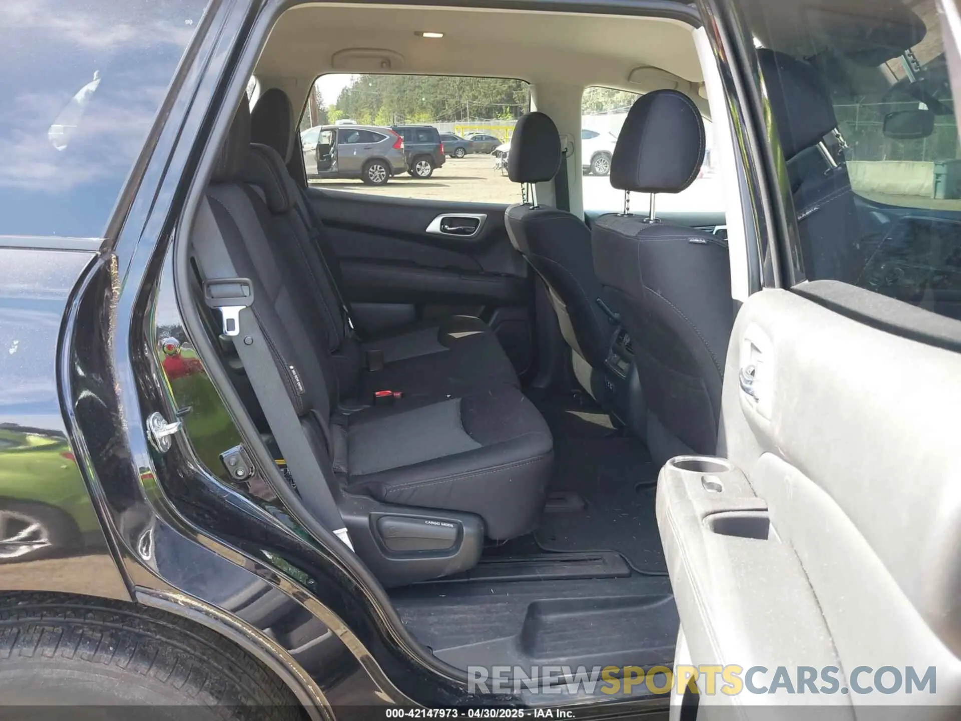 8 Photograph of a damaged car 5N1DR2MM4KC579118 NISSAN PATHFINDER 2019