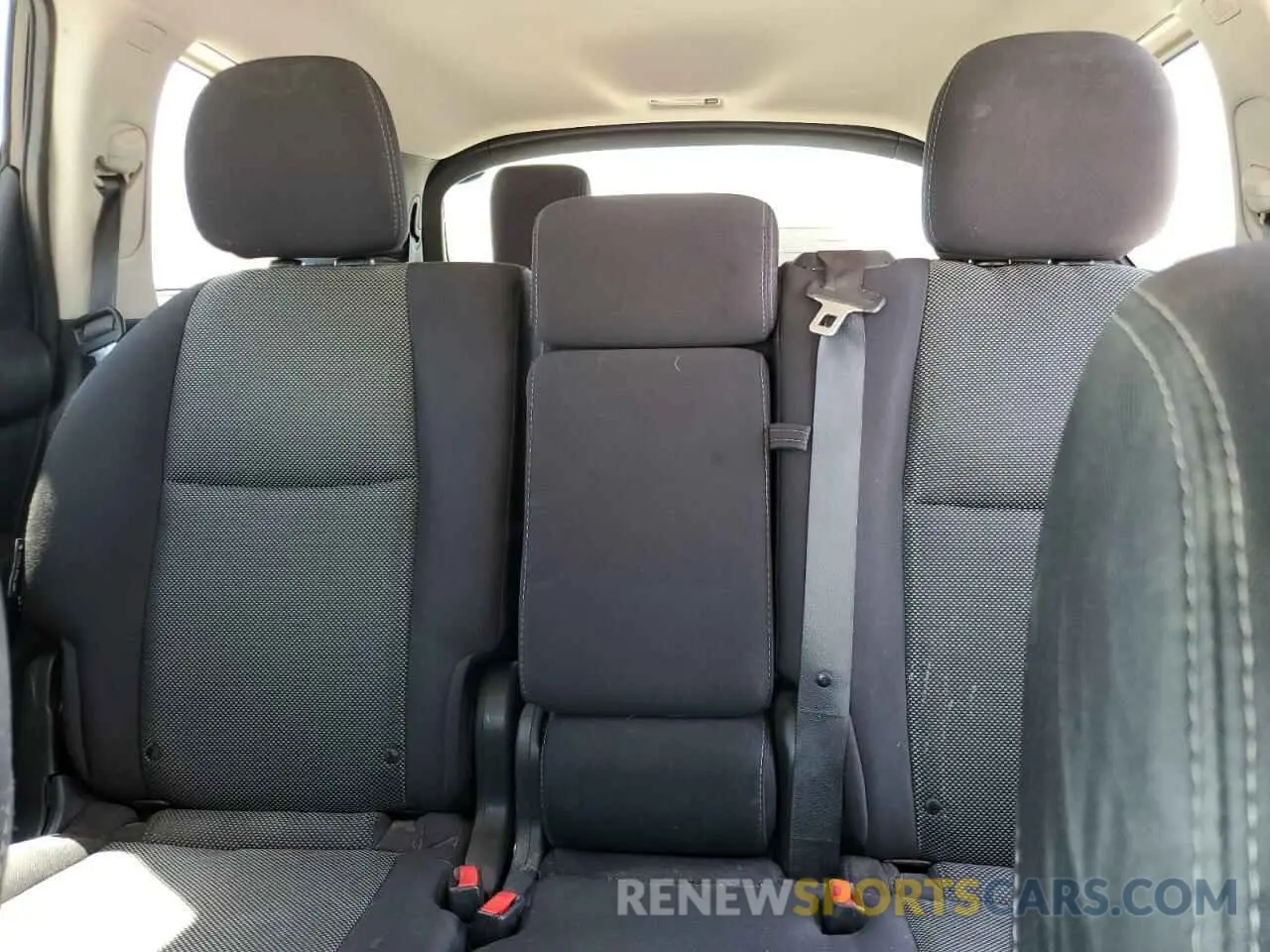 10 Photograph of a damaged car 5N1DR2MM4KC599420 NISSAN PATHFINDER 2019