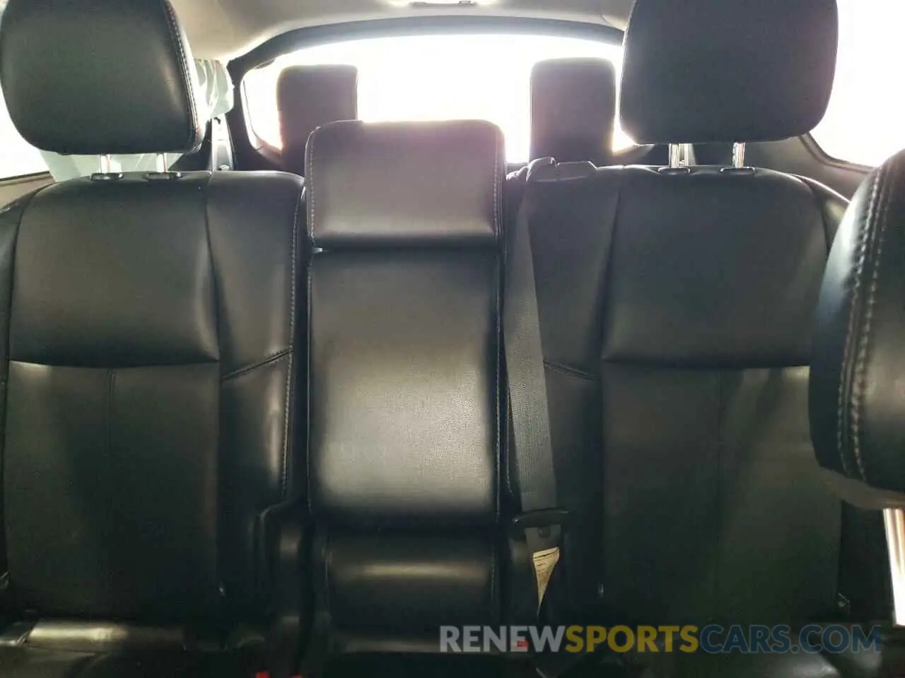 10 Photograph of a damaged car 5N1DR2MM4KC630715 NISSAN PATHFINDER 2019