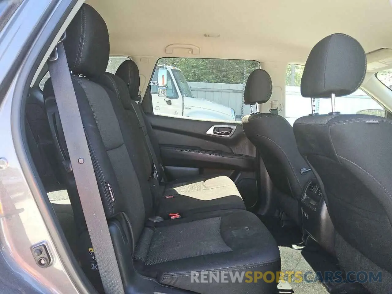 10 Photograph of a damaged car 5N1DR2MM4KC641519 NISSAN PATHFINDER 2019