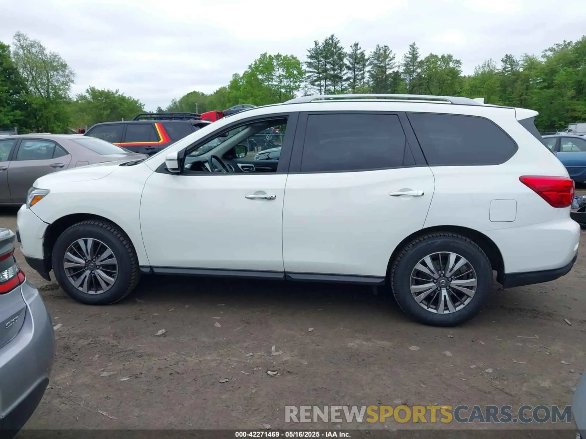 14 Photograph of a damaged car 5N1DR2MM5KC577300 NISSAN PATHFINDER 2019