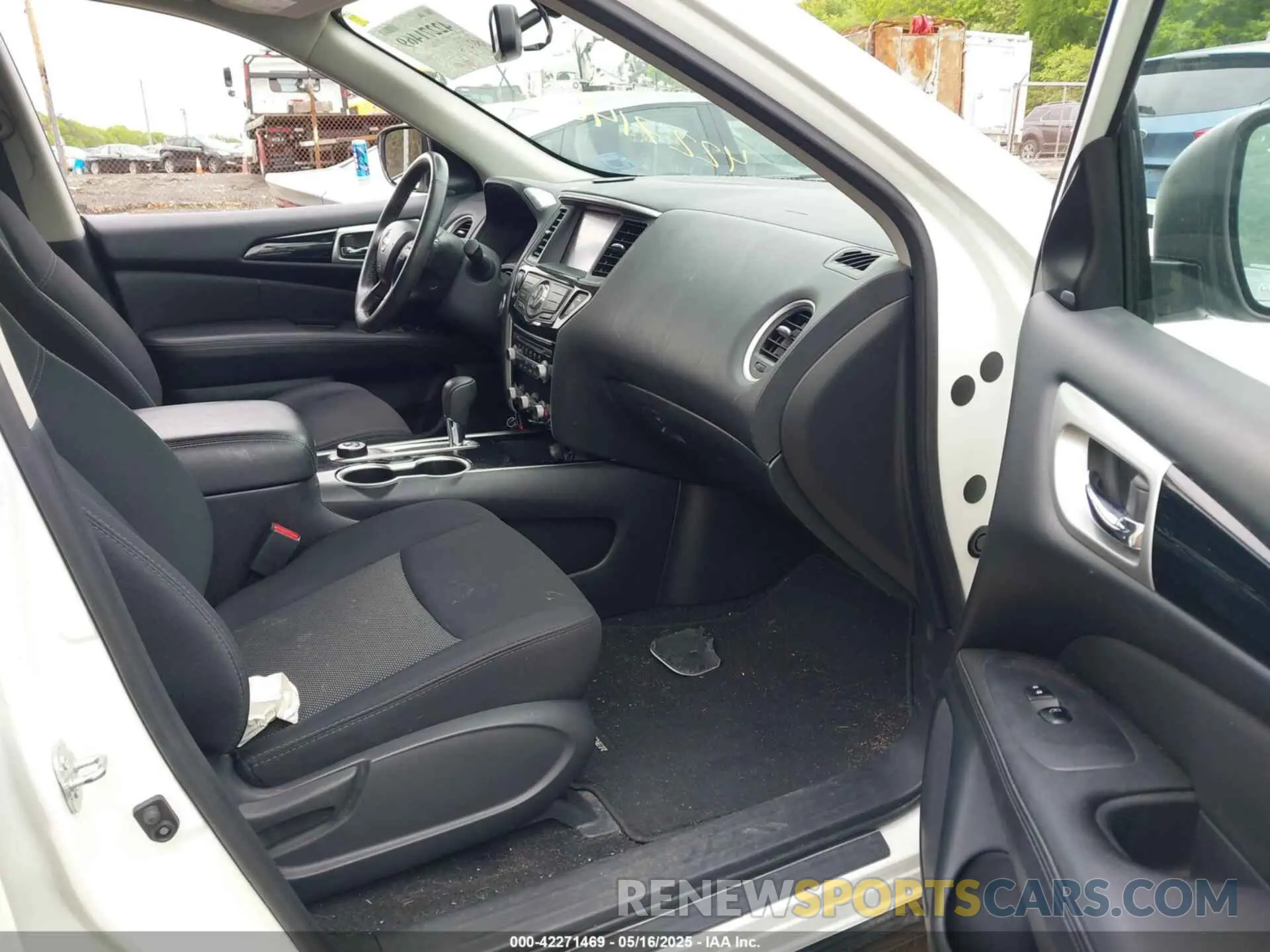 5 Photograph of a damaged car 5N1DR2MM5KC577300 NISSAN PATHFINDER 2019