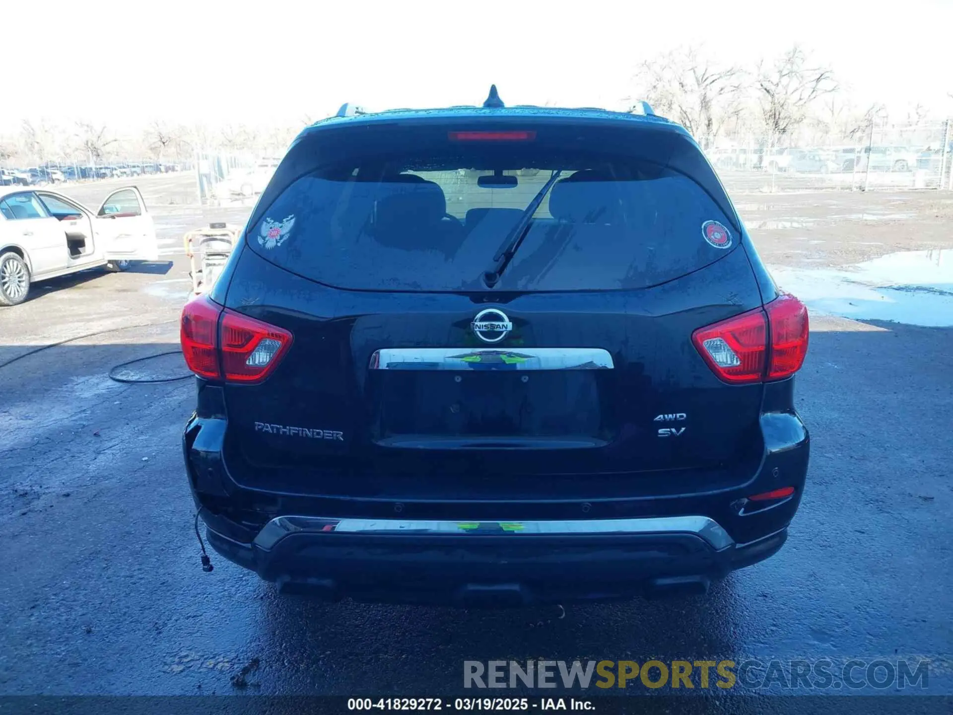 17 Photograph of a damaged car 5N1DR2MM6KC599399 NISSAN PATHFINDER 2019