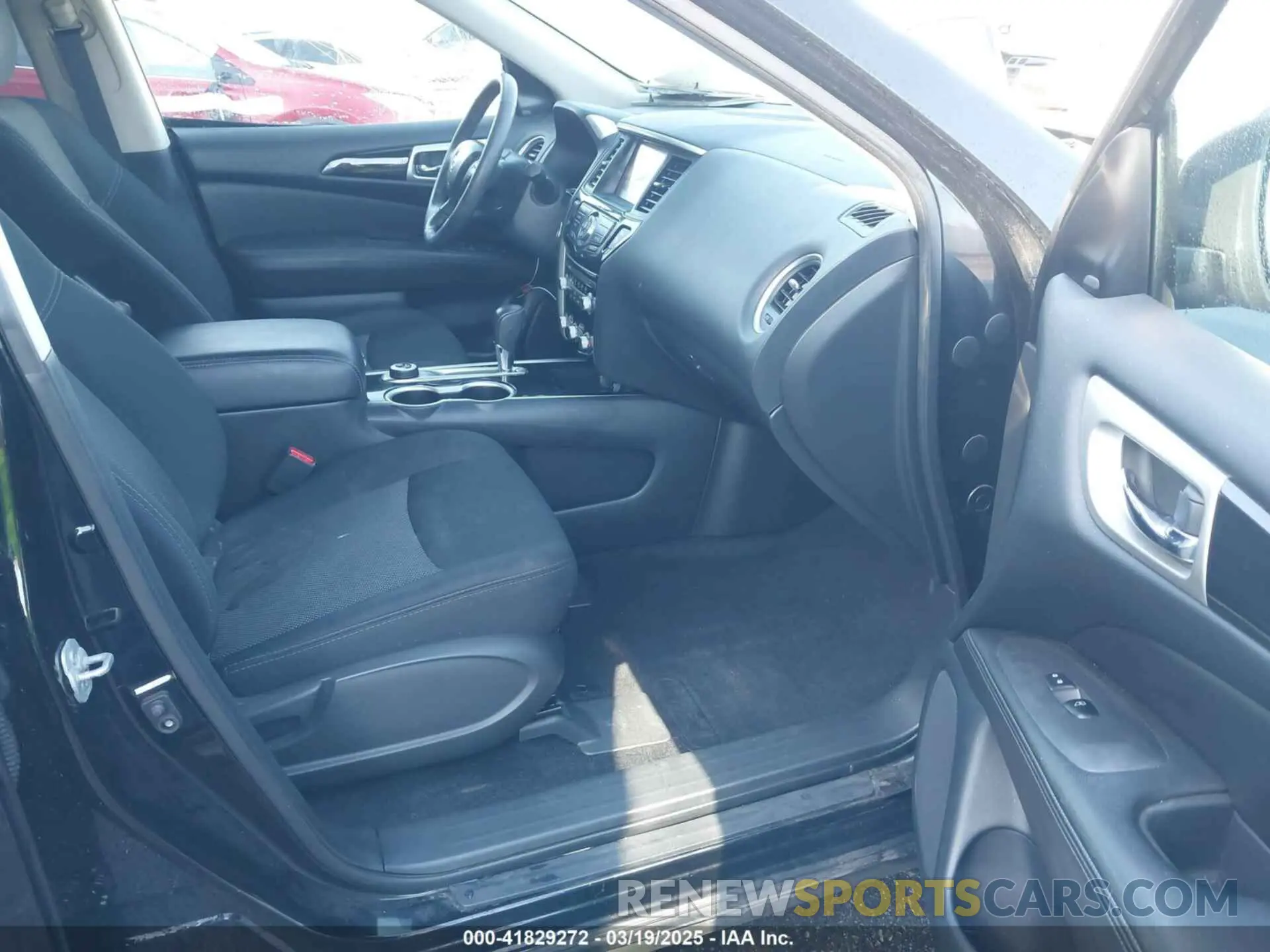 5 Photograph of a damaged car 5N1DR2MM6KC599399 NISSAN PATHFINDER 2019
