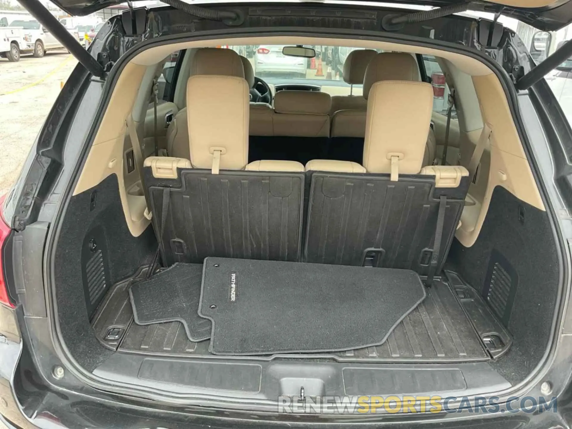 4 Photograph of a damaged car 5N1DR2MM7KC612676 NISSAN PATHFINDER 2019