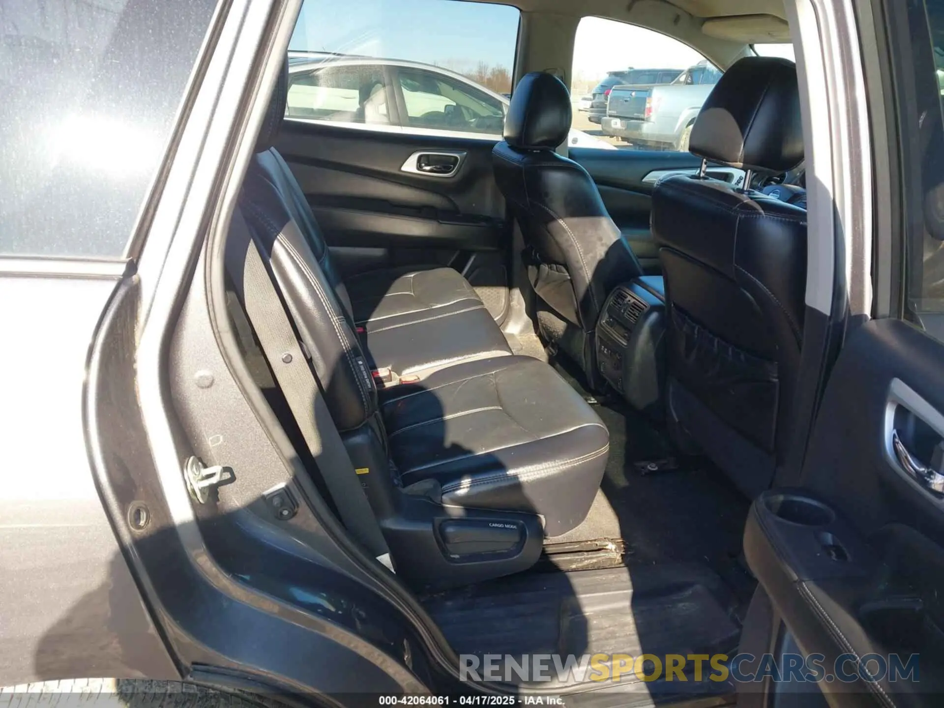 8 Photograph of a damaged car 5N1DR2MM7KC627310 NISSAN PATHFINDER 2019
