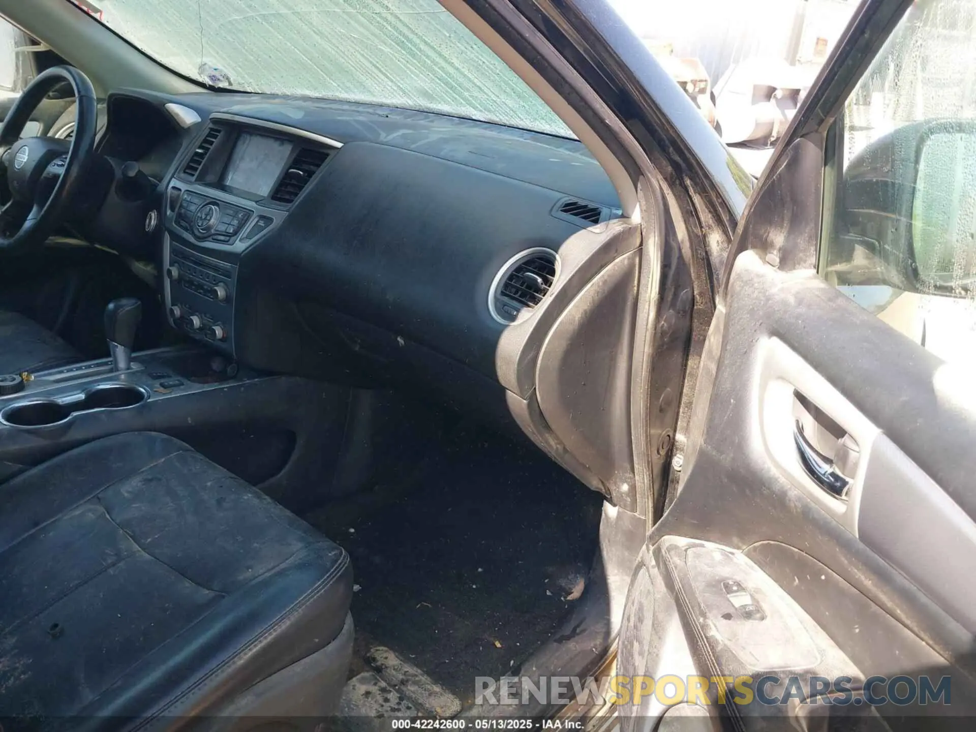 5 Photograph of a damaged car 5N1DR2MM7KC635861 NISSAN PATHFINDER 2019