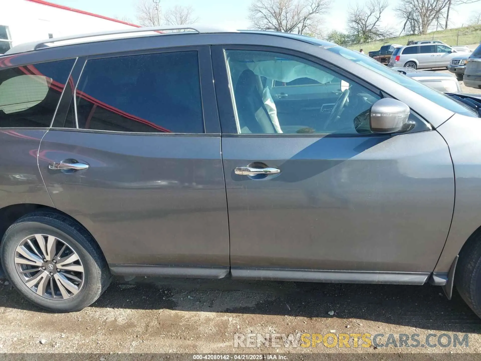 13 Photograph of a damaged car 5N1DR2MM8KC588632 NISSAN PATHFINDER 2019