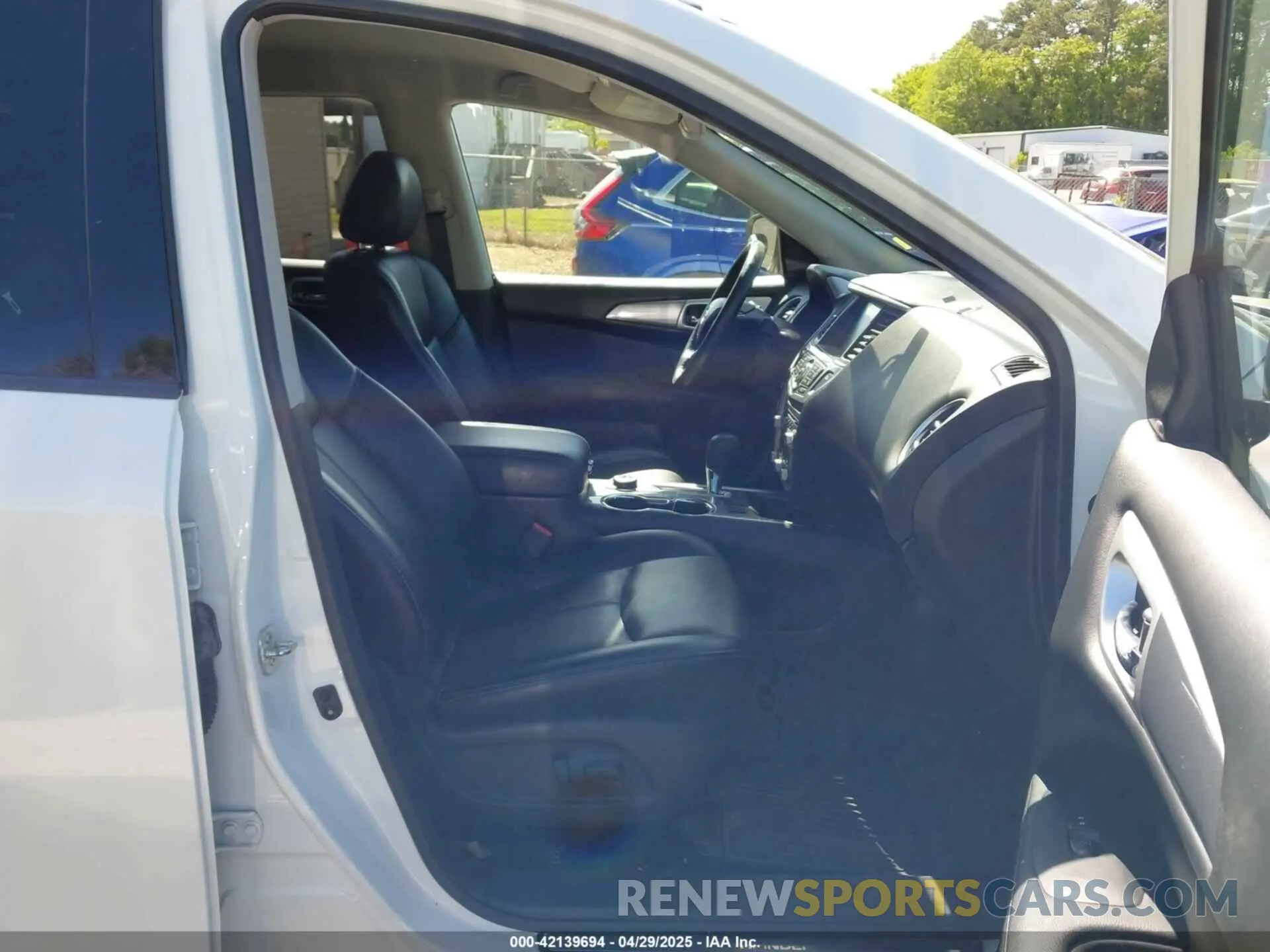 5 Photograph of a damaged car 5N1DR2MM8KC621063 NISSAN PATHFINDER 2019