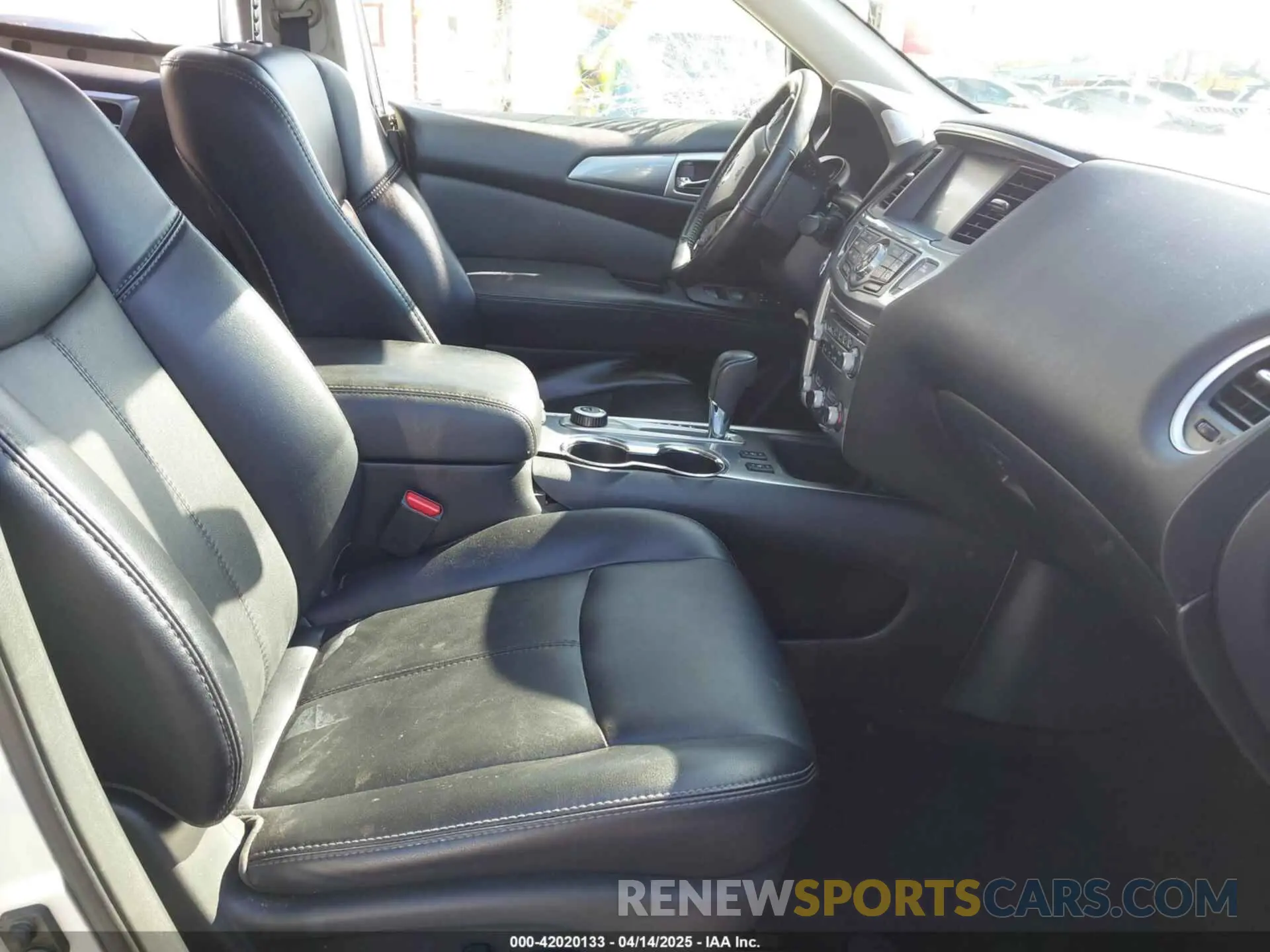 5 Photograph of a damaged car 5N1DR2MM8KC629938 NISSAN PATHFINDER 2019