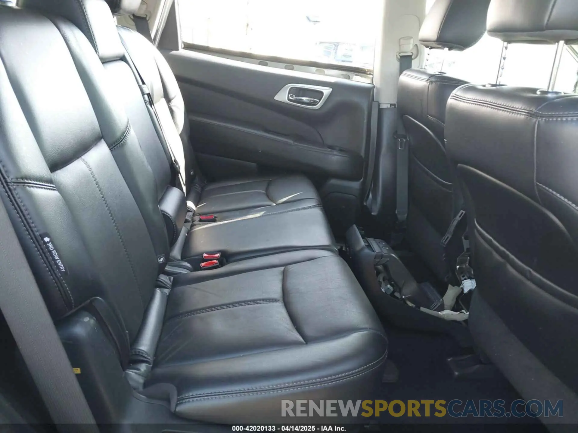 8 Photograph of a damaged car 5N1DR2MM8KC629938 NISSAN PATHFINDER 2019