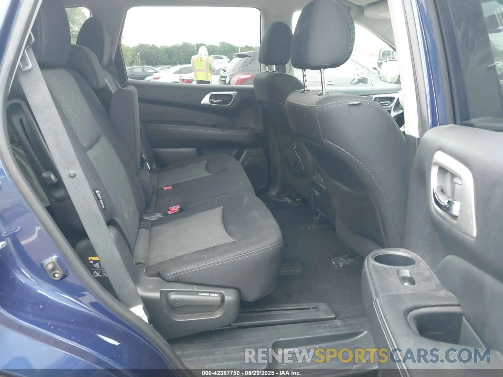 8 Photograph of a damaged car 5N1DR2MM9KC640107 NISSAN PATHFINDER 2019