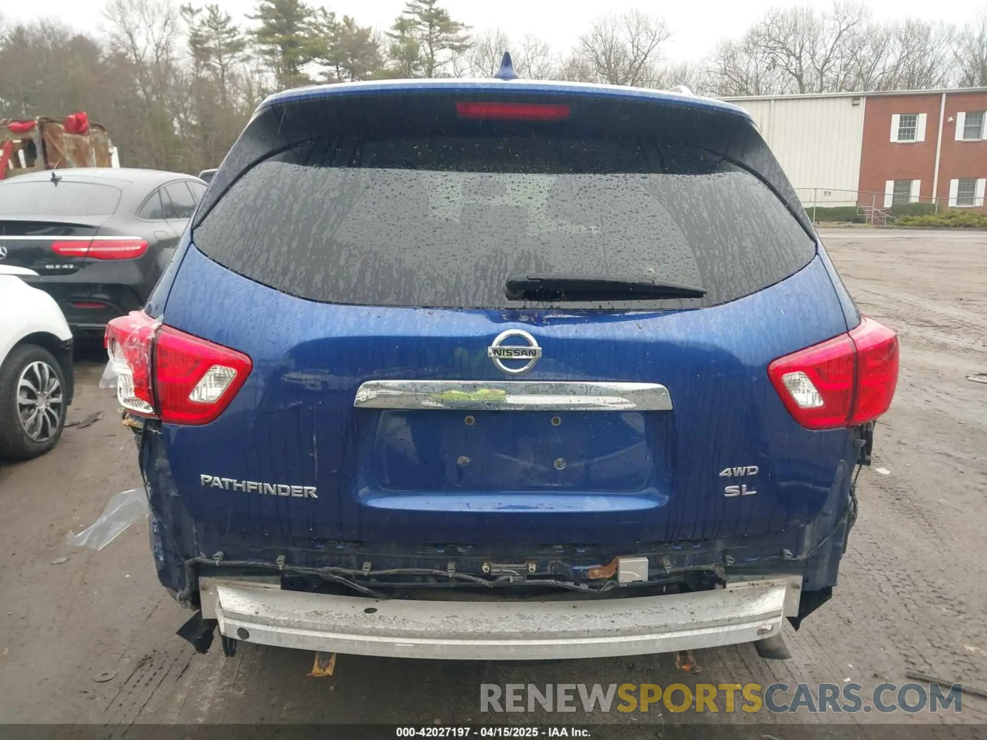 17 Photograph of a damaged car 5N1DR2MMXKC585246 NISSAN PATHFINDER 2019