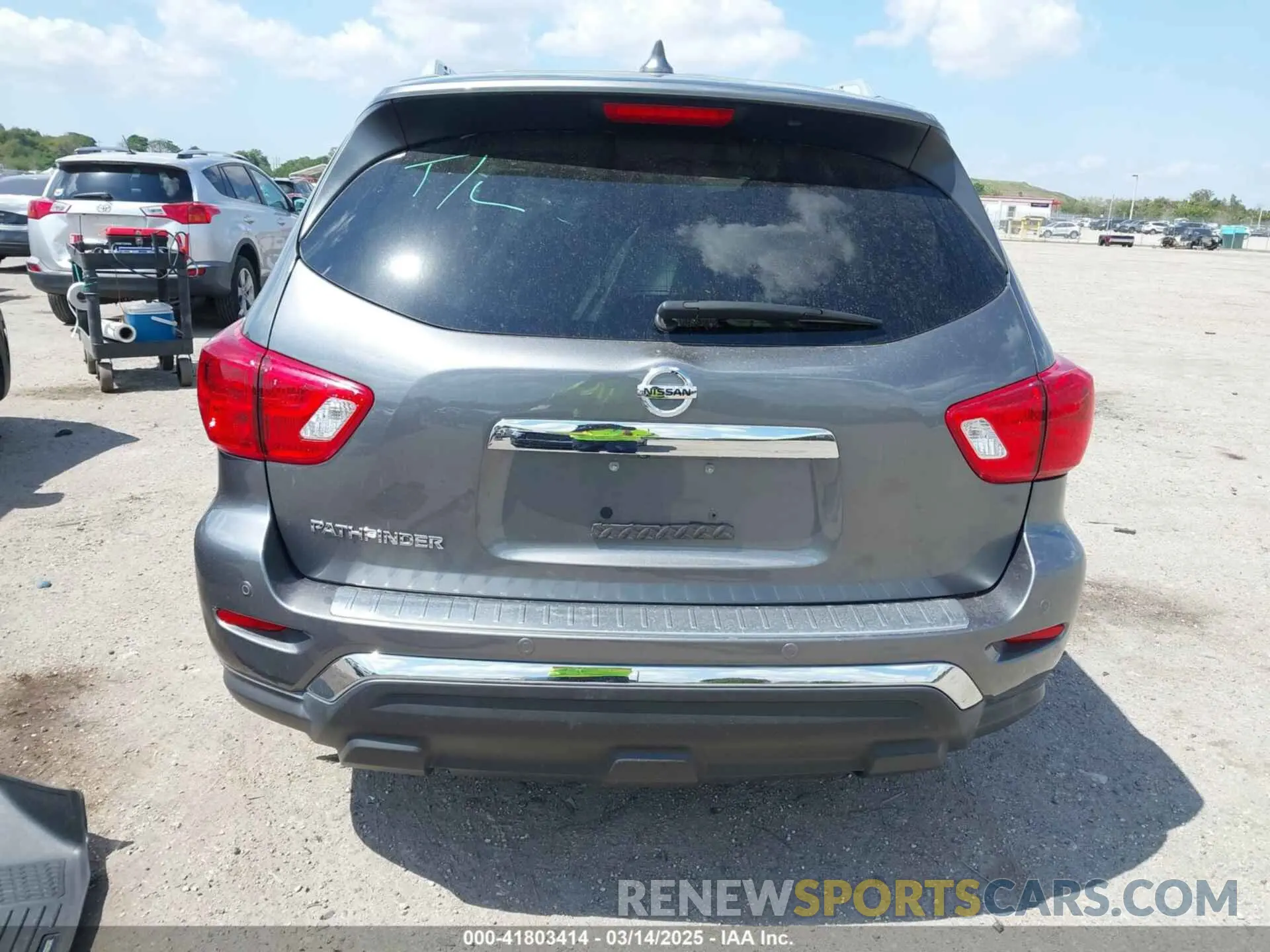 17 Photograph of a damaged car 5N1DR2MN1KC598167 NISSAN PATHFINDER 2019