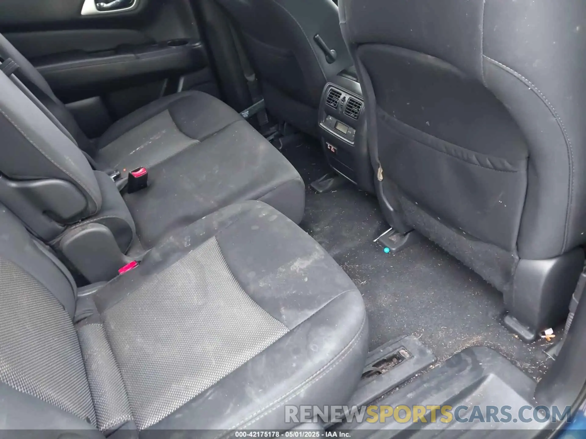 8 Photograph of a damaged car 5N1DR2MN2KC598047 NISSAN PATHFINDER 2019