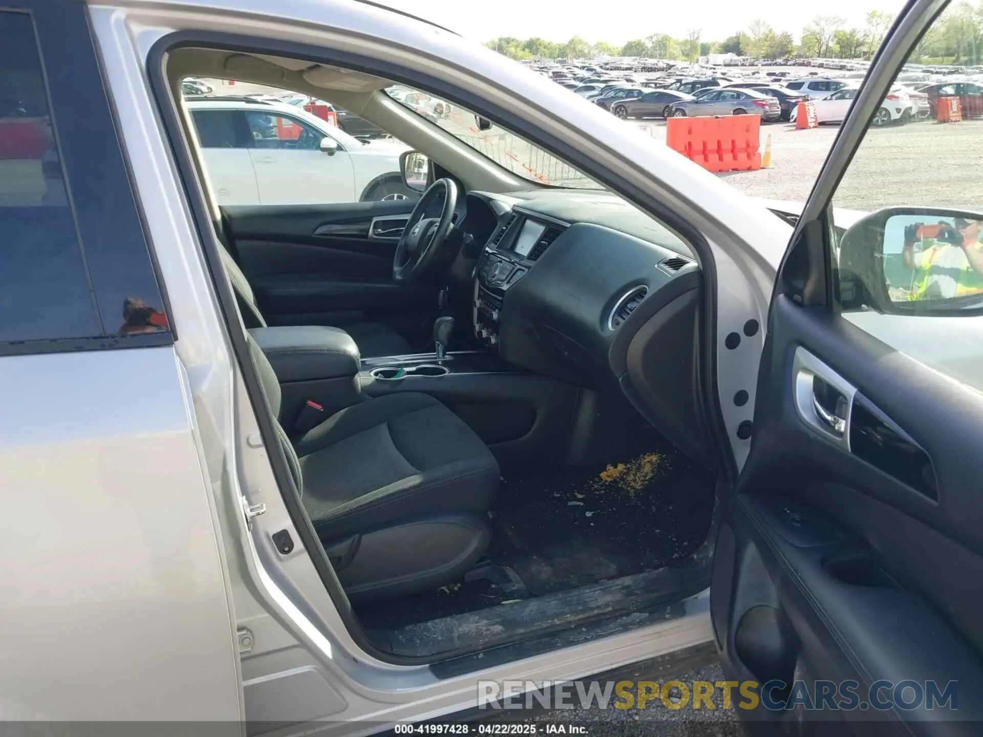 5 Photograph of a damaged car 5N1DR2MN2KC618345 NISSAN PATHFINDER 2019
