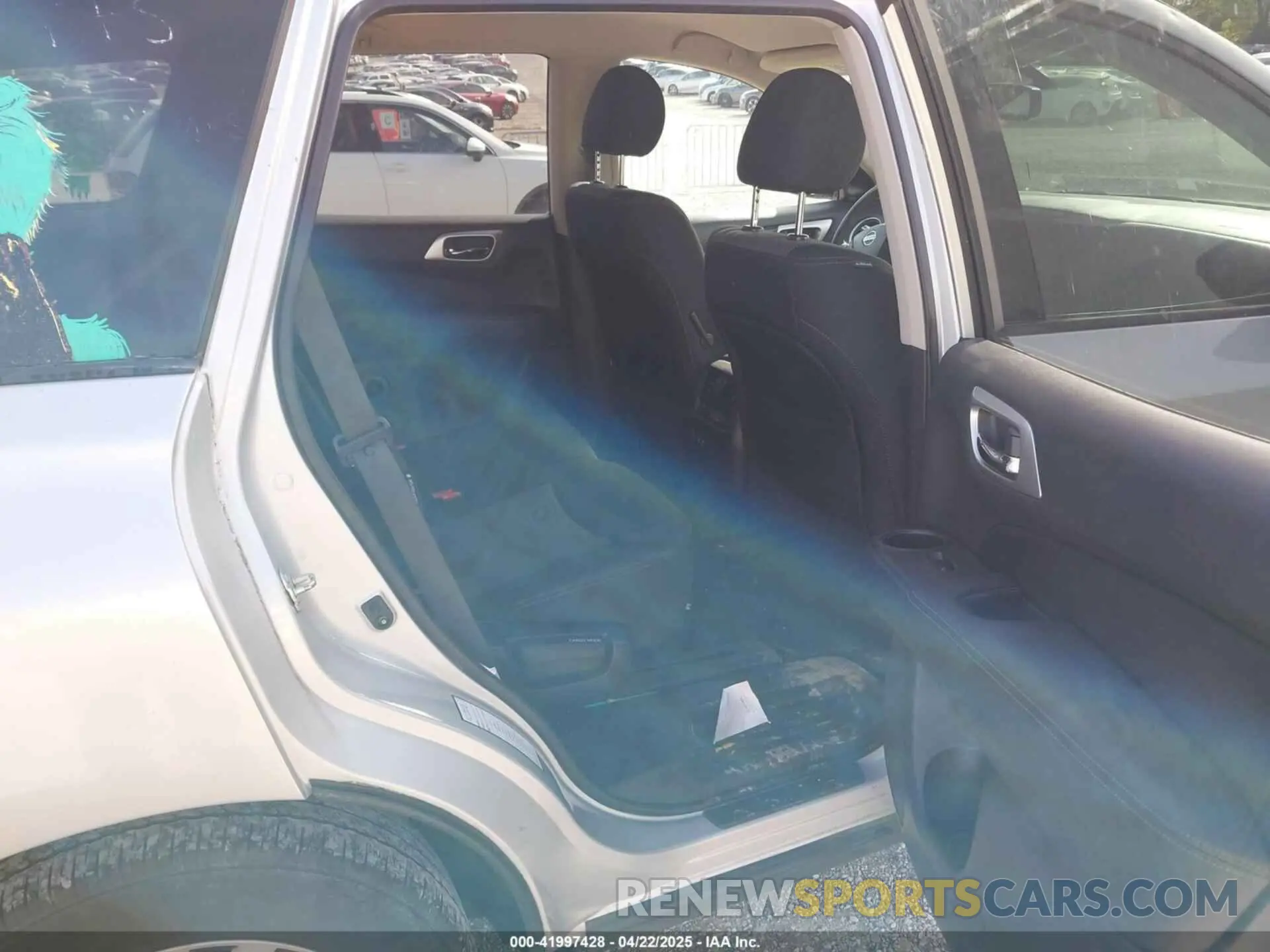 8 Photograph of a damaged car 5N1DR2MN2KC618345 NISSAN PATHFINDER 2019