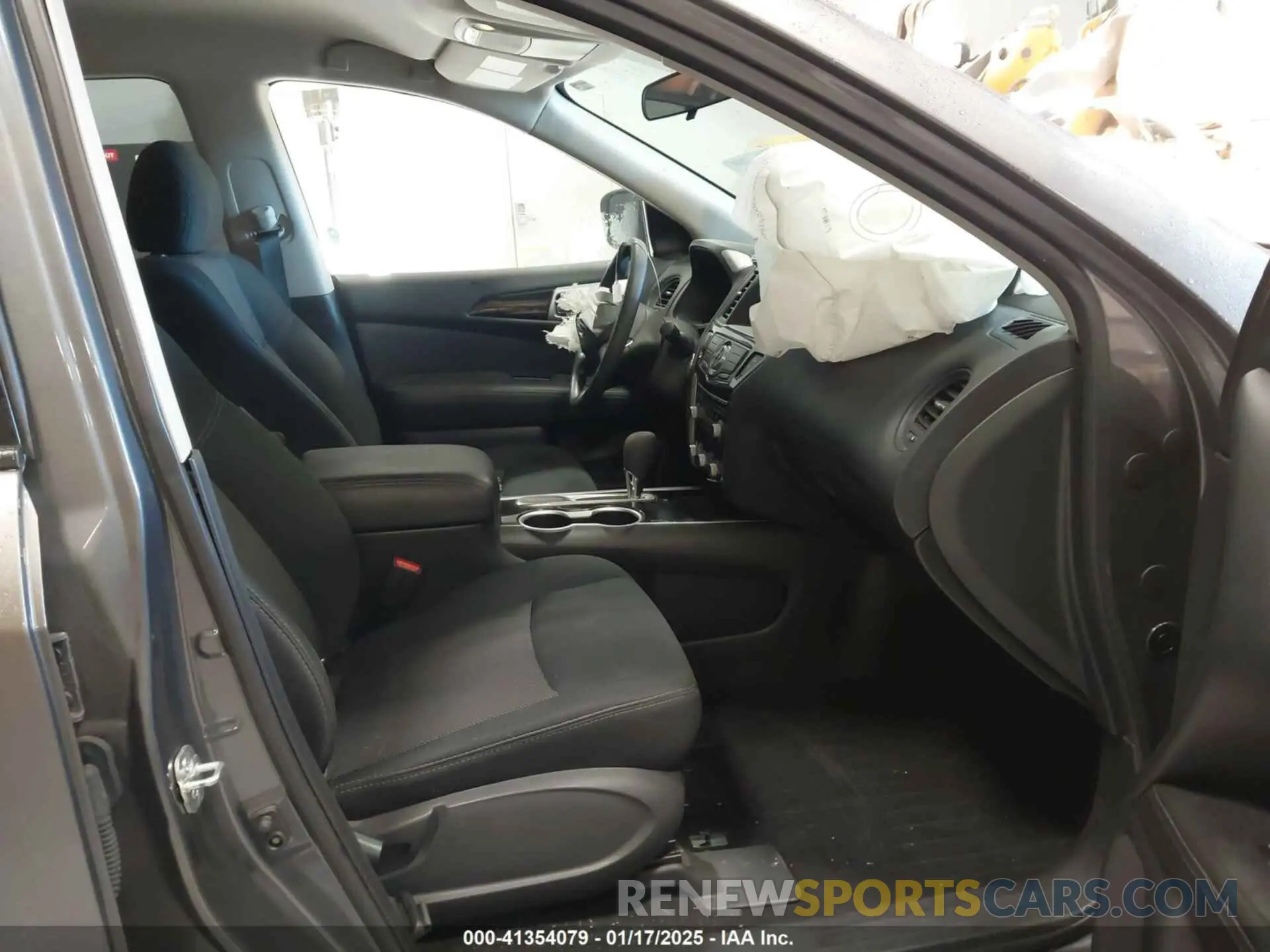 5 Photograph of a damaged car 5N1DR2MN2KC633766 NISSAN PATHFINDER 2019