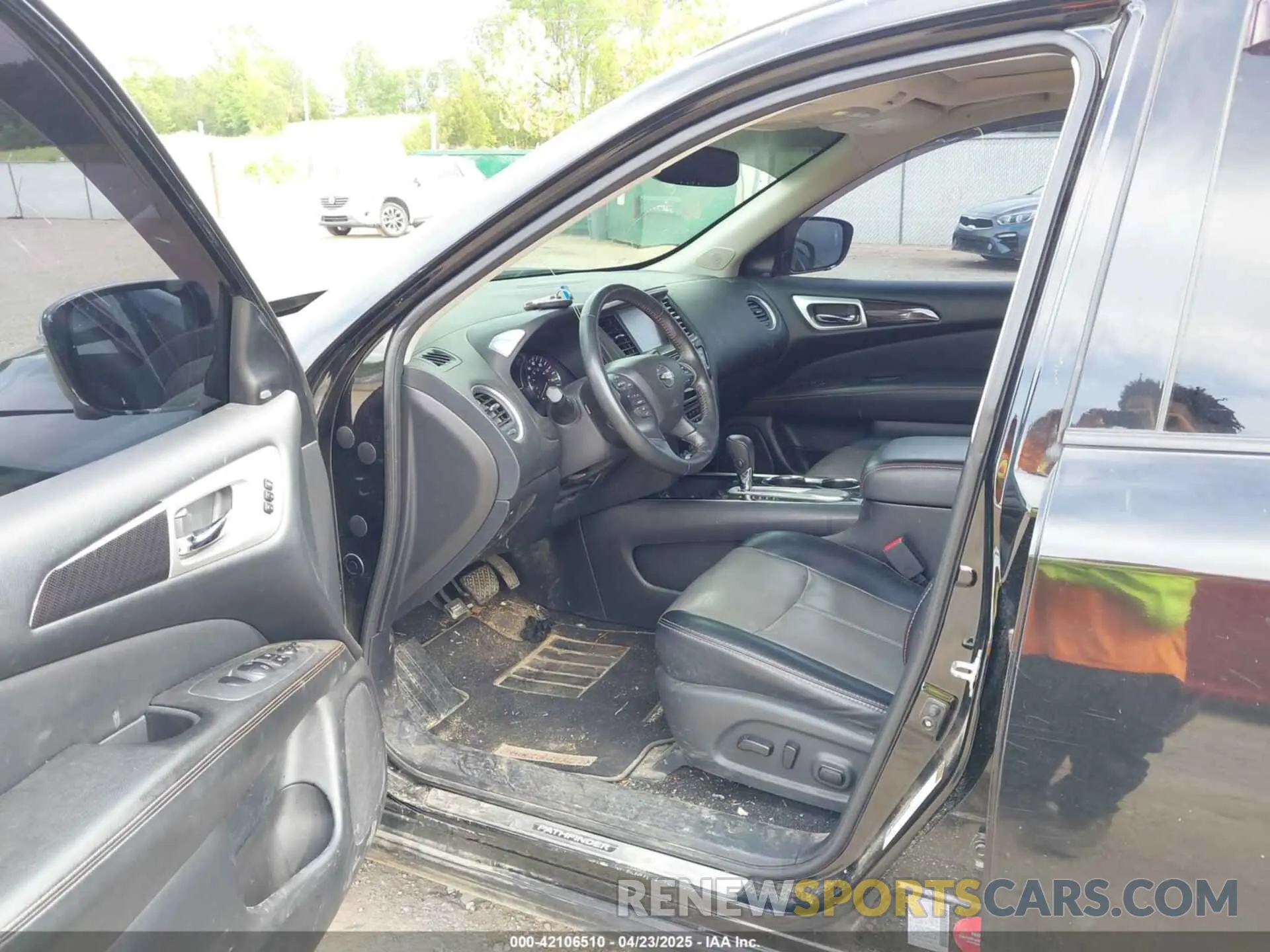 5 Photograph of a damaged car 5N1DR2MN2KC638711 NISSAN PATHFINDER 2019