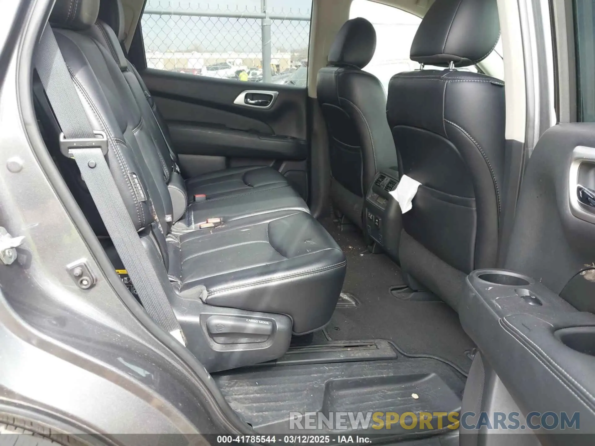 8 Photograph of a damaged car 5N1DR2MN4KC617293 NISSAN PATHFINDER 2019