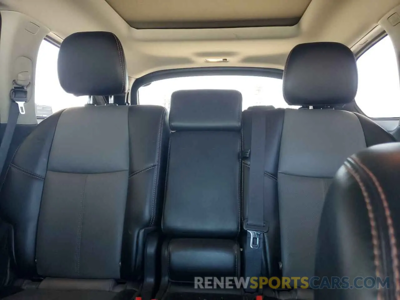 10 Photograph of a damaged car 5N1DR2MN4KC646177 NISSAN PATHFINDER 2019