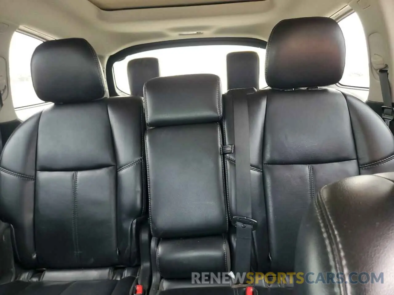 10 Photograph of a damaged car 5N1DR2MN5KC590251 NISSAN PATHFINDER 2019