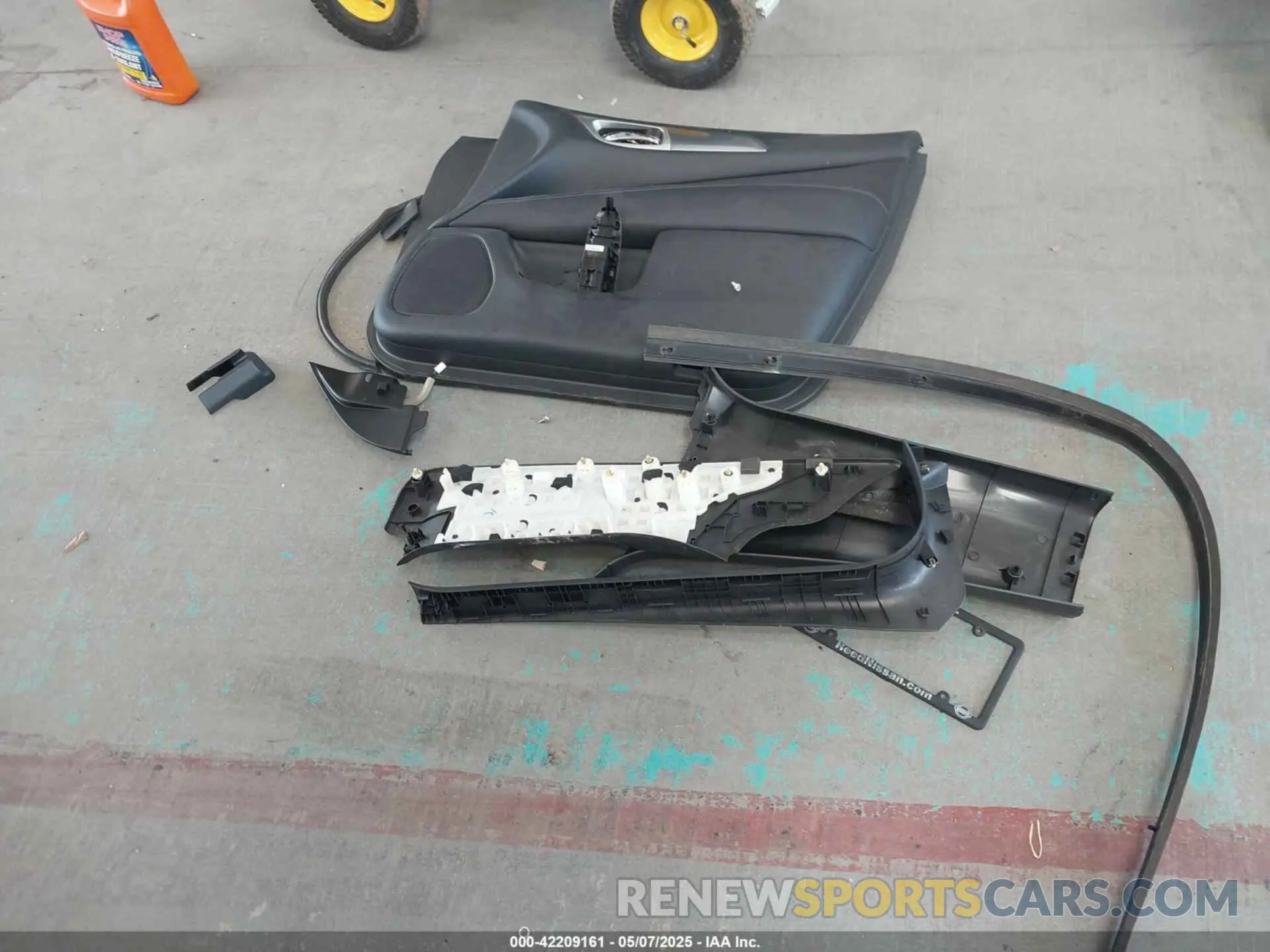 12 Photograph of a damaged car 5N1DR2MN5KC627198 NISSAN PATHFINDER 2019