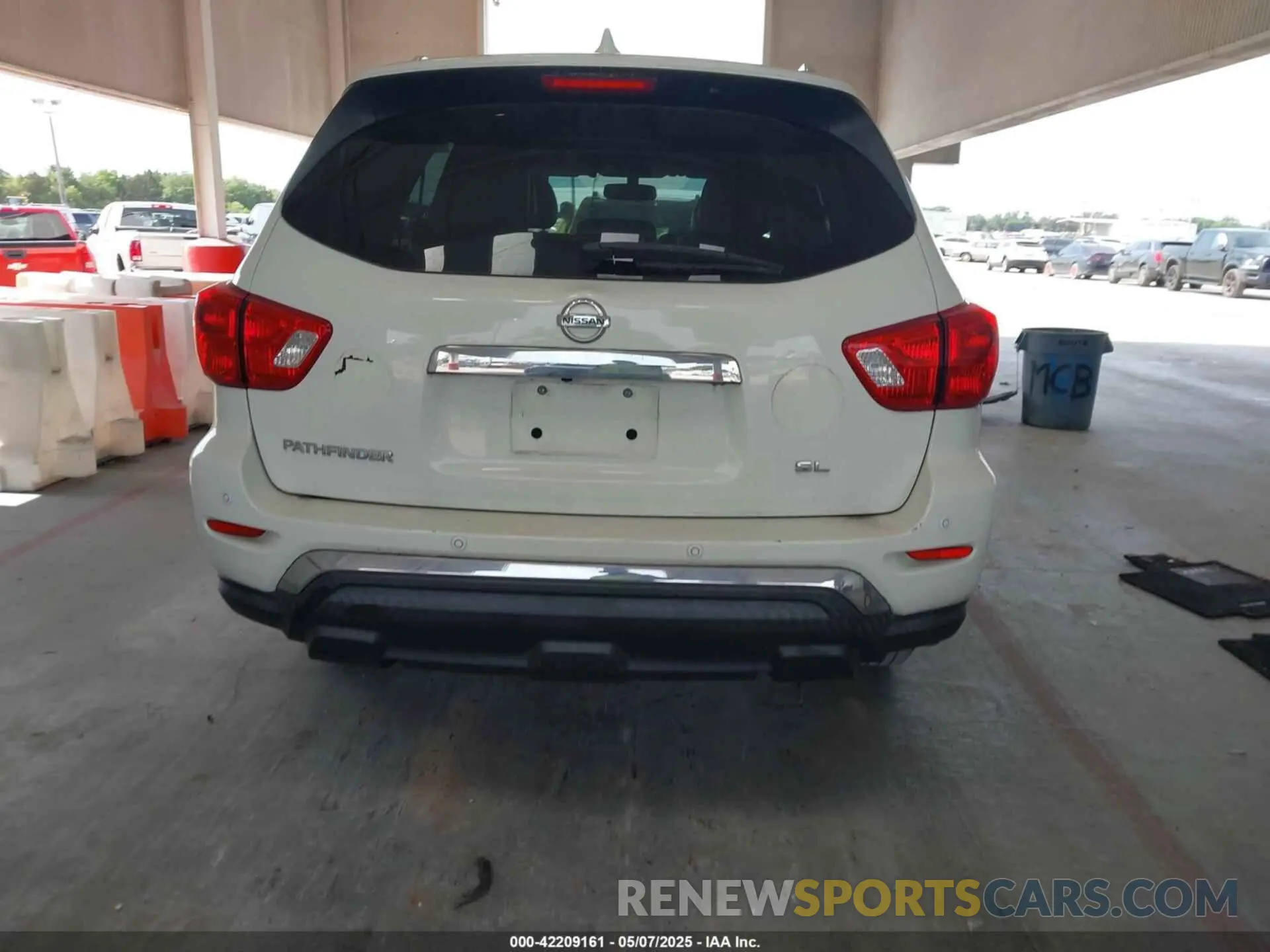 17 Photograph of a damaged car 5N1DR2MN5KC627198 NISSAN PATHFINDER 2019