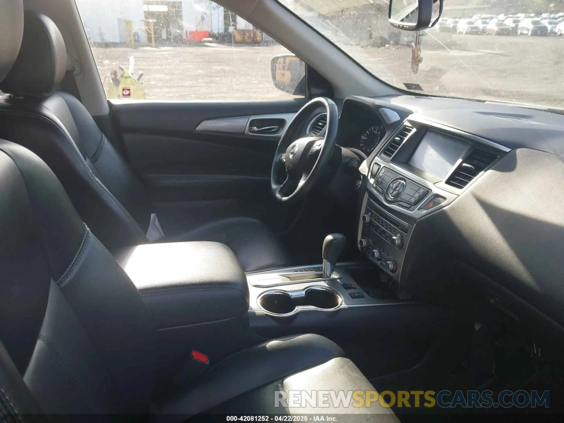 5 Photograph of a damaged car 5N1DR2MN6KC630742 NISSAN PATHFINDER 2019