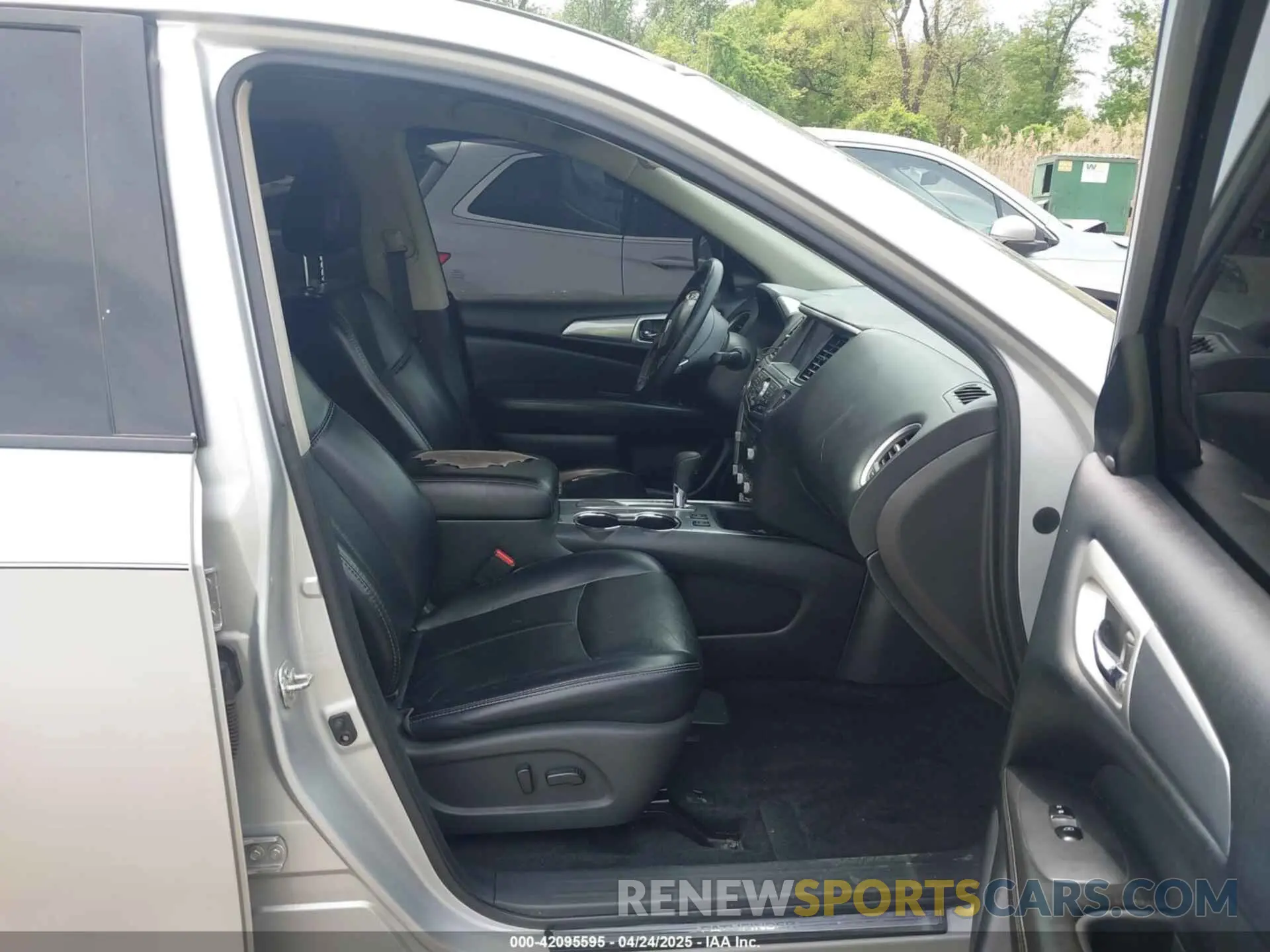 5 Photograph of a damaged car 5N1DR2MN6KC642387 NISSAN PATHFINDER 2019
