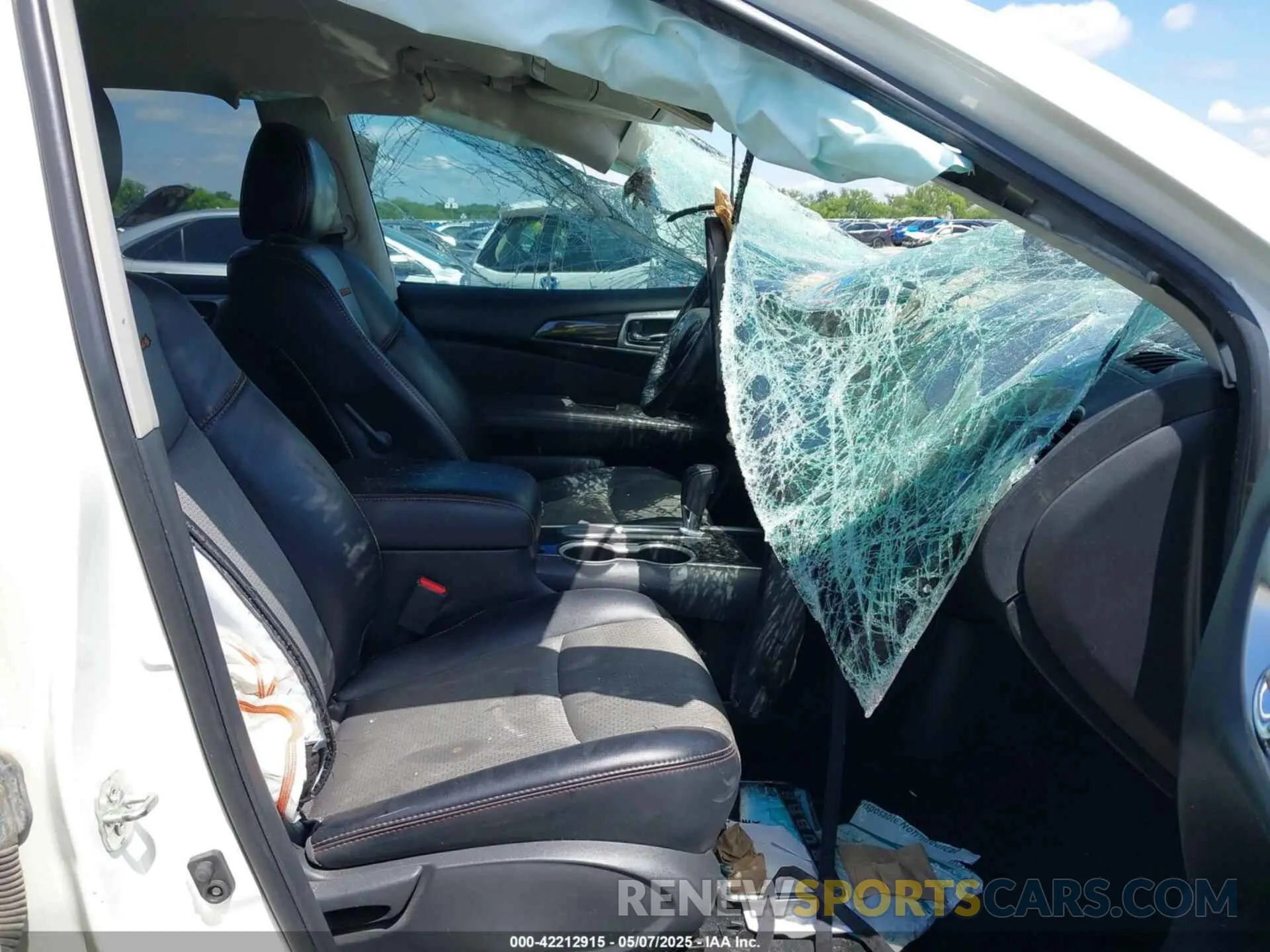 5 Photograph of a damaged car 5N1DR2MN6KC649761 NISSAN PATHFINDER 2019