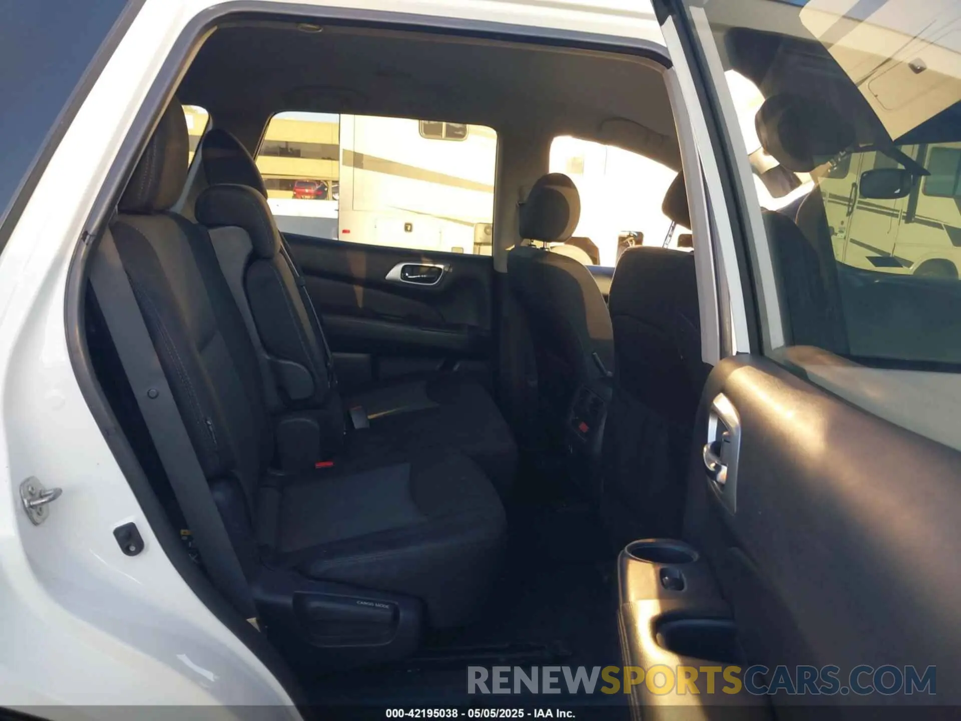 8 Photograph of a damaged car 5N1DR2MN7KC634136 NISSAN PATHFINDER 2019