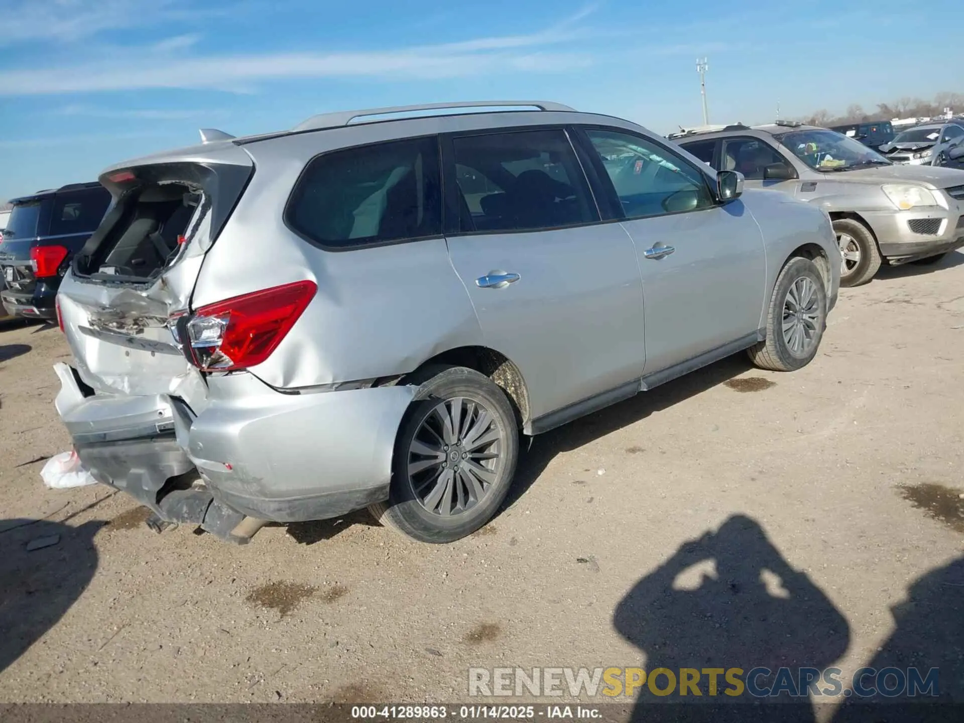 4 Photograph of a damaged car 5N1DR2MN7KC634430 NISSAN PATHFINDER 2019