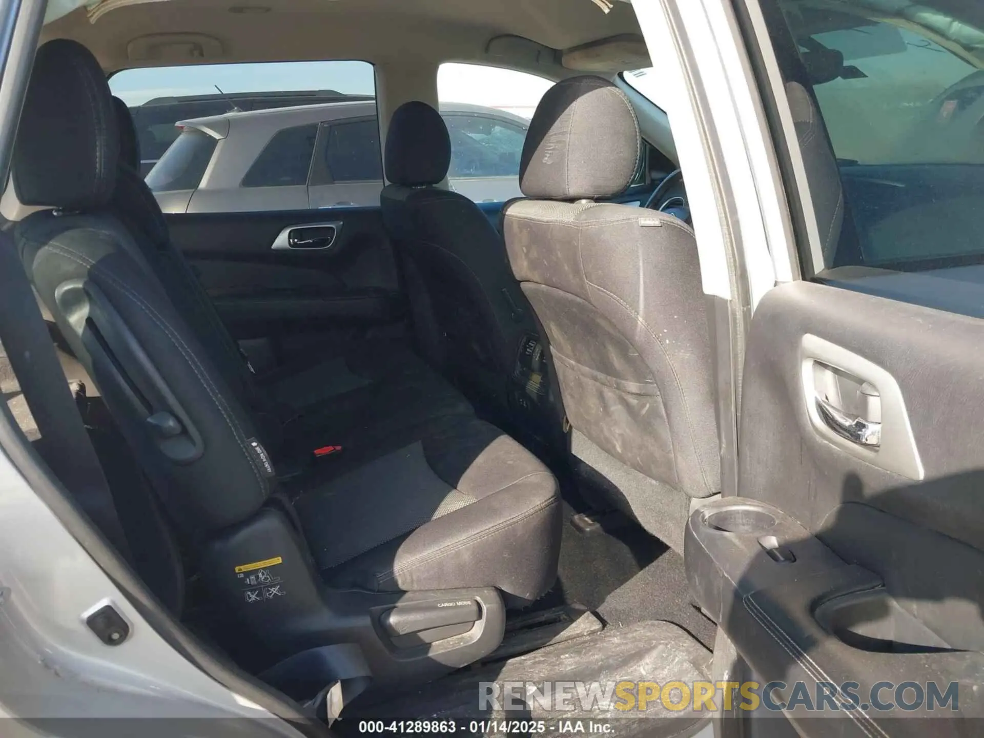 8 Photograph of a damaged car 5N1DR2MN7KC634430 NISSAN PATHFINDER 2019