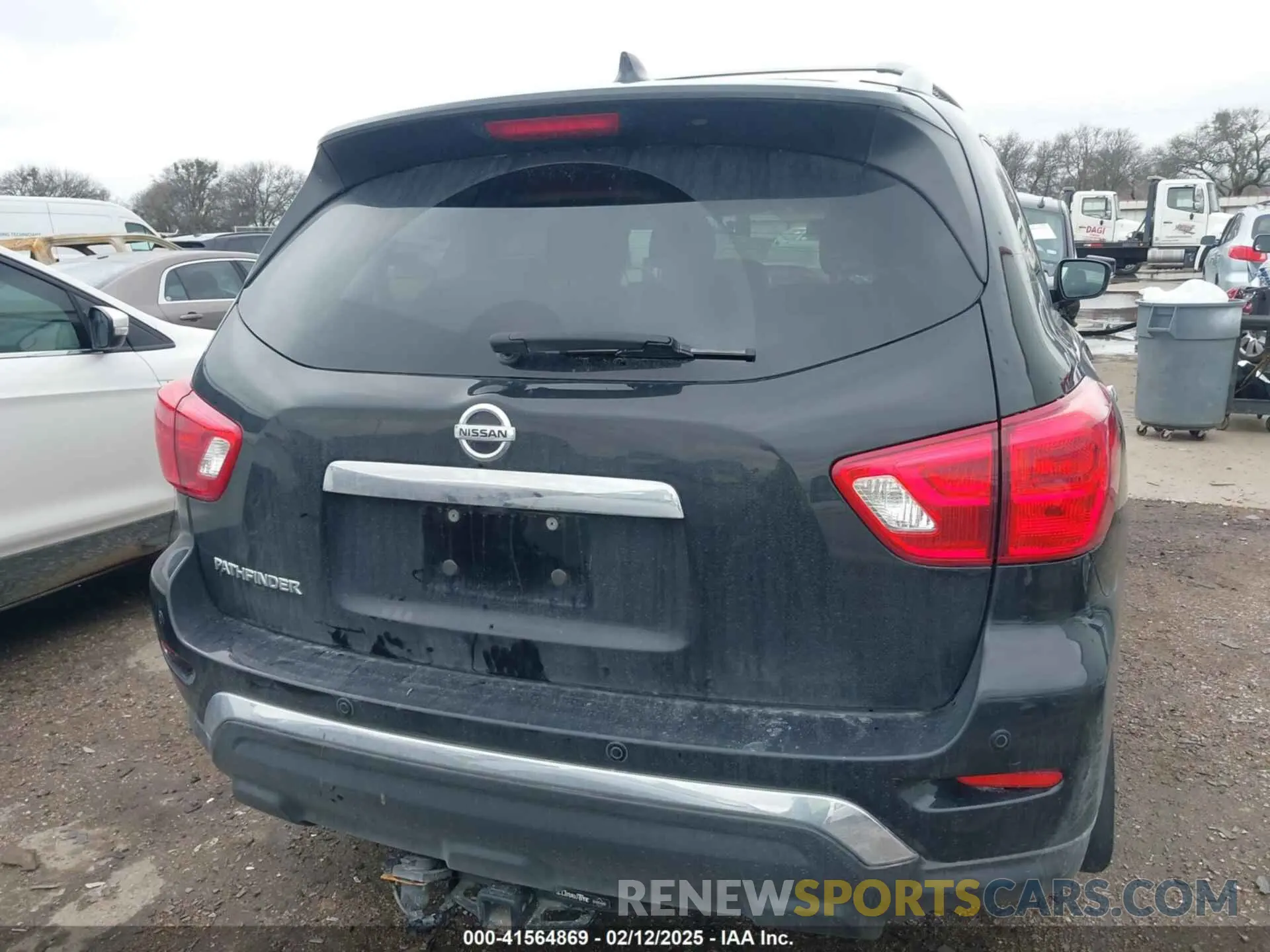17 Photograph of a damaged car 5N1DR2MN7KC635691 NISSAN PATHFINDER 2019